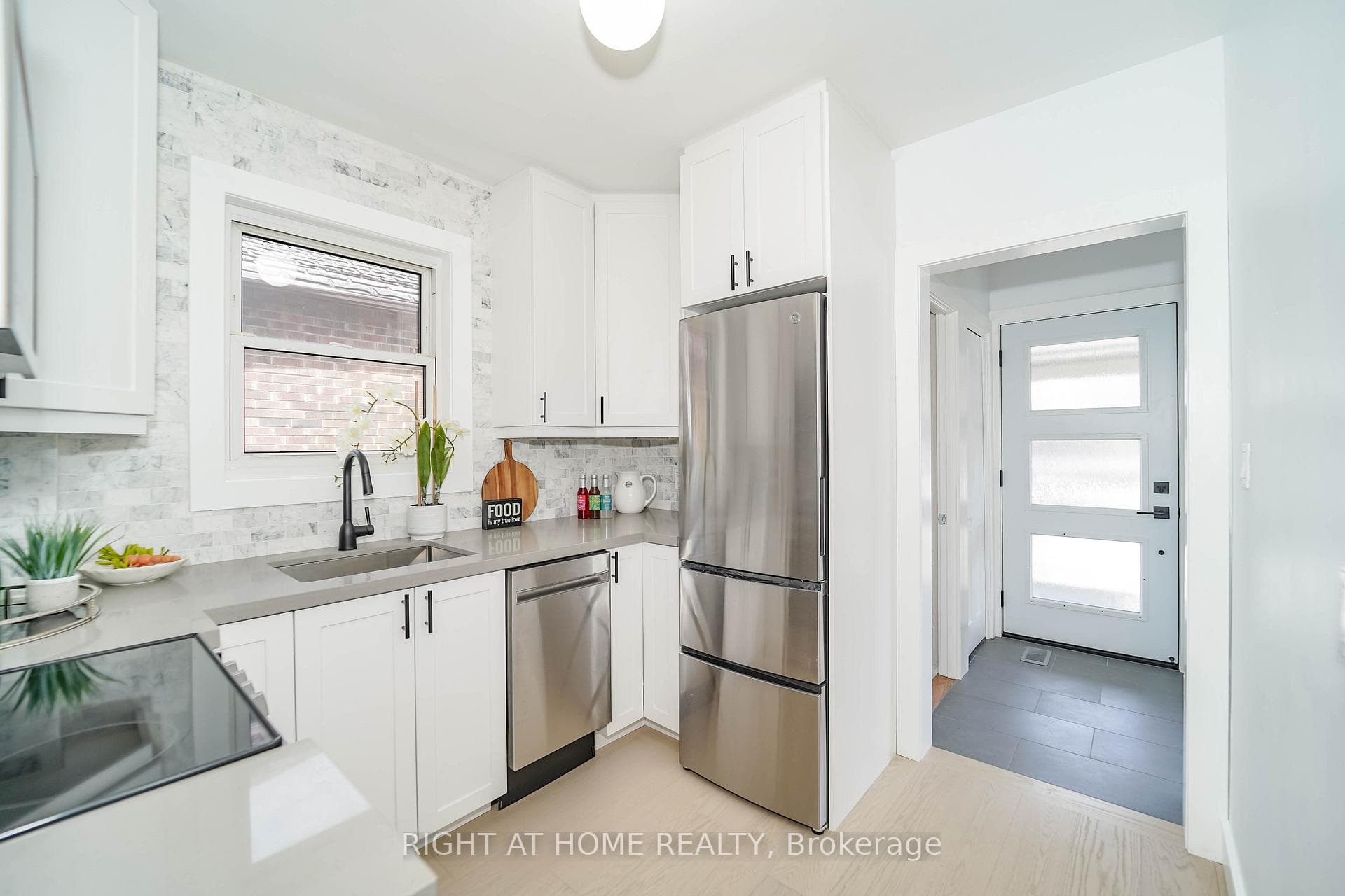 1360 Woodbine Avenue photo 12