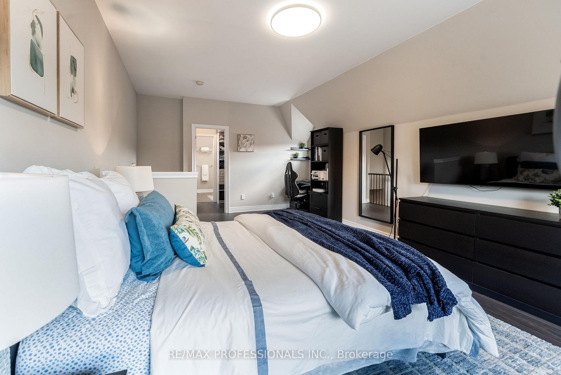 1812 Burnhamthorpe Road Unit 1 photo 26