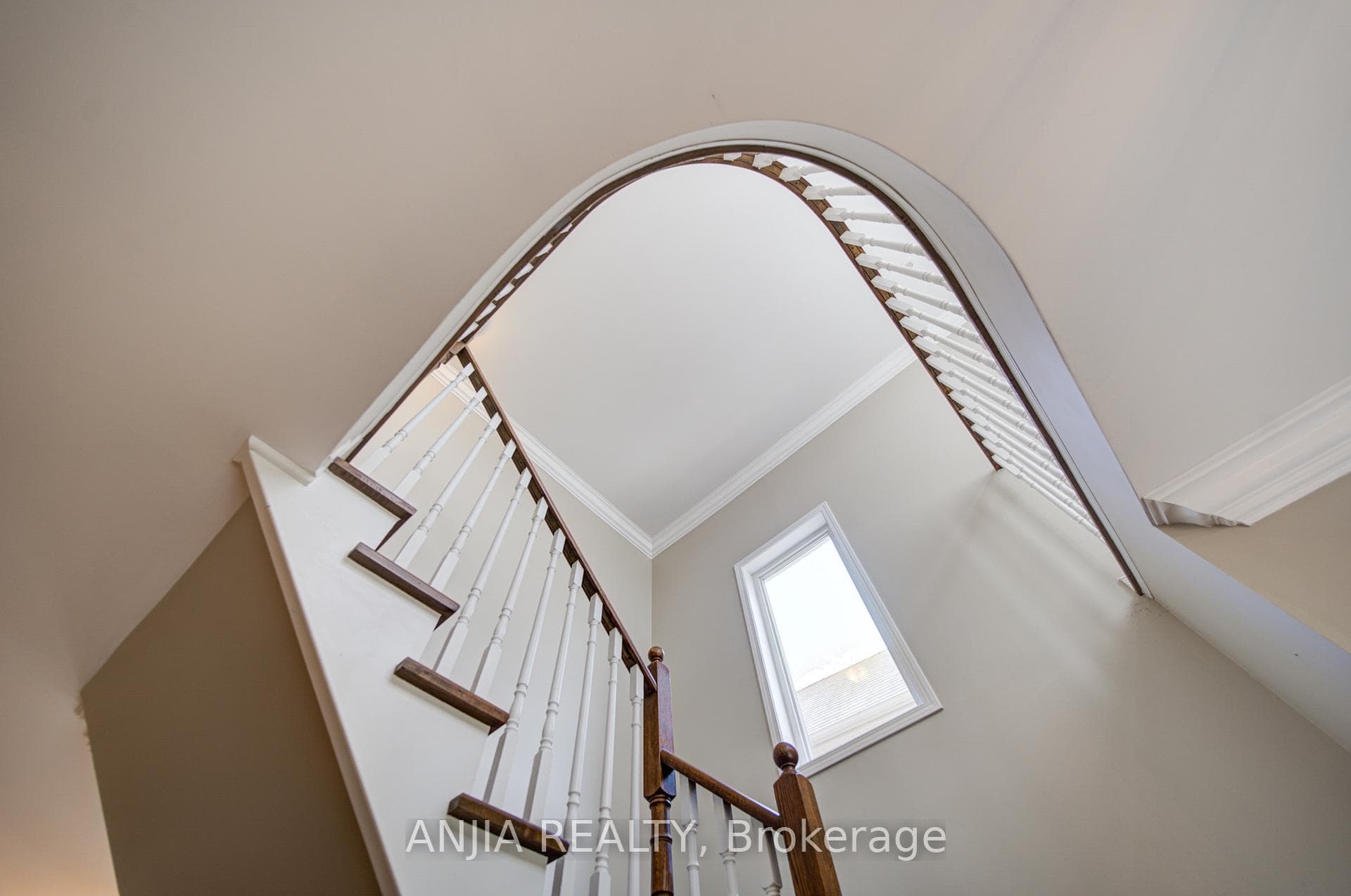 56 Stockell Crescent photo 25