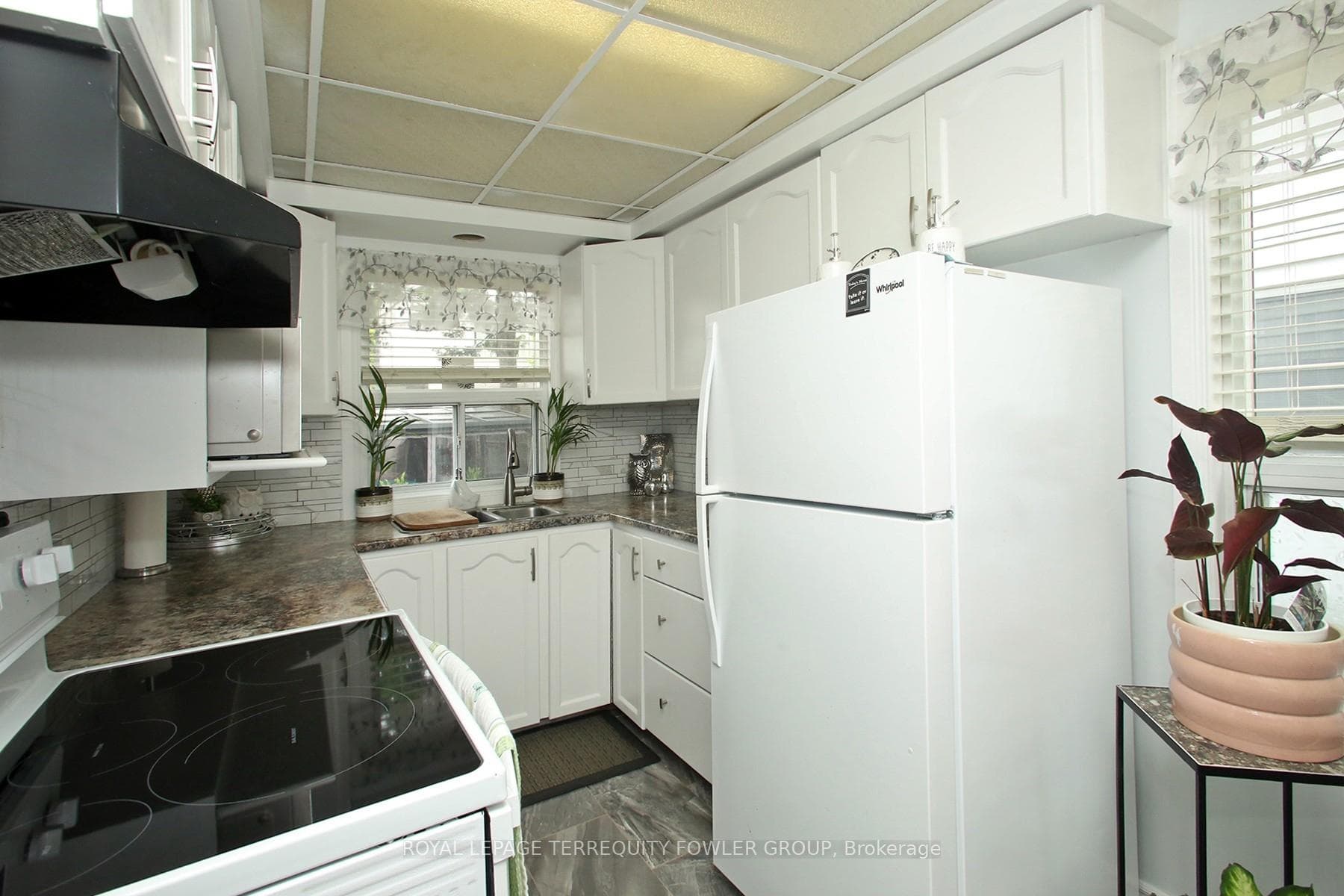 98 Hearst Circle photo 23