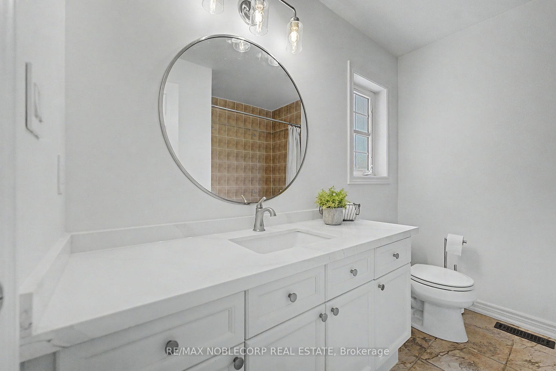 68 Meadowglen Boulevard photo 26