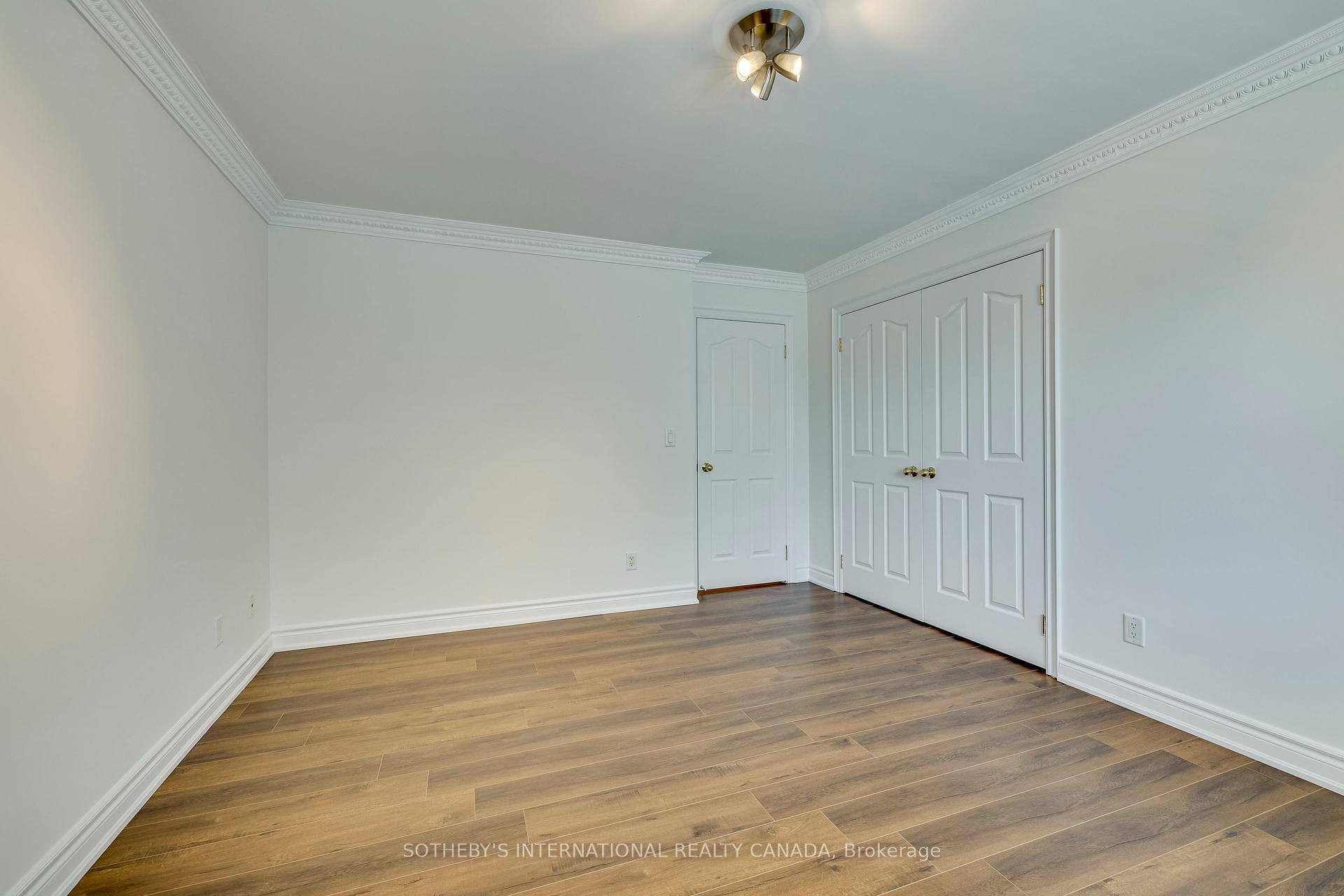 549 Renshaw Court photo 30