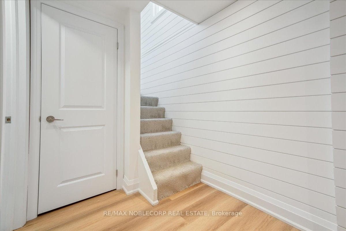 72 Christina Crescent photo 32