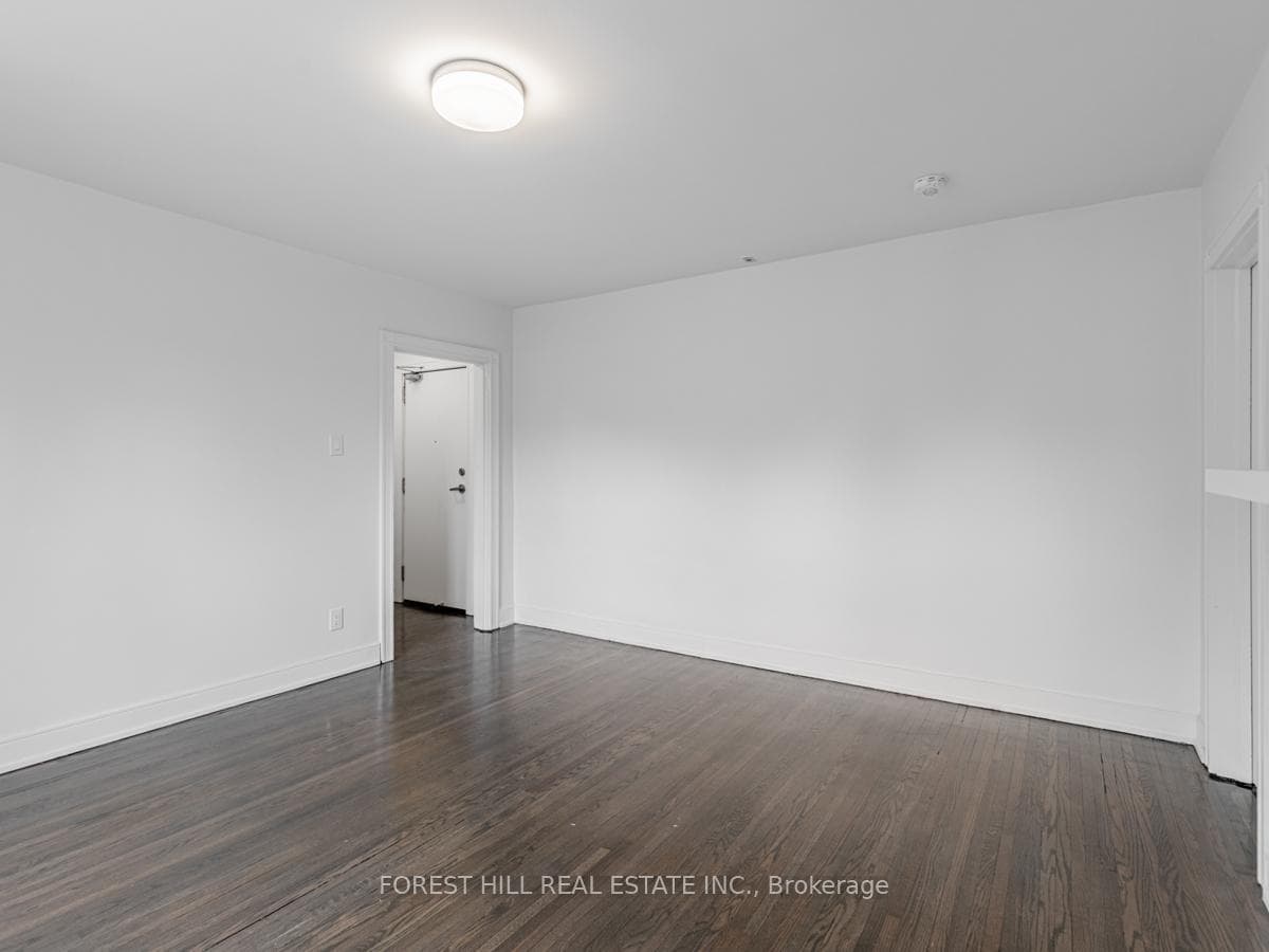 310 Lonsdale Road Unit 10 photo 17