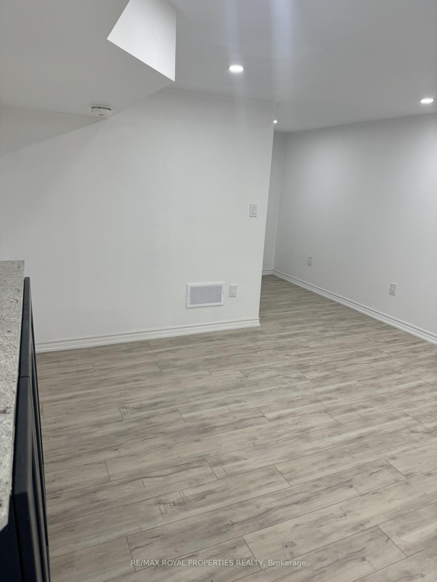 165 Ellwood Drive Unit Bsmt photo 7