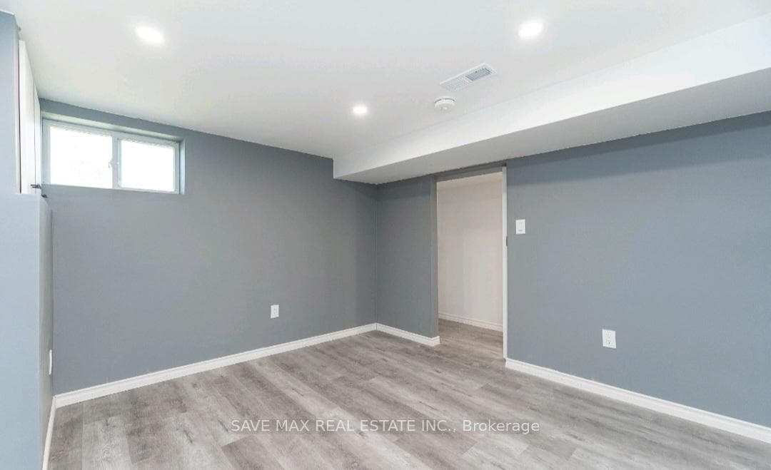 6549 Riall Street Unit Lower photo 4