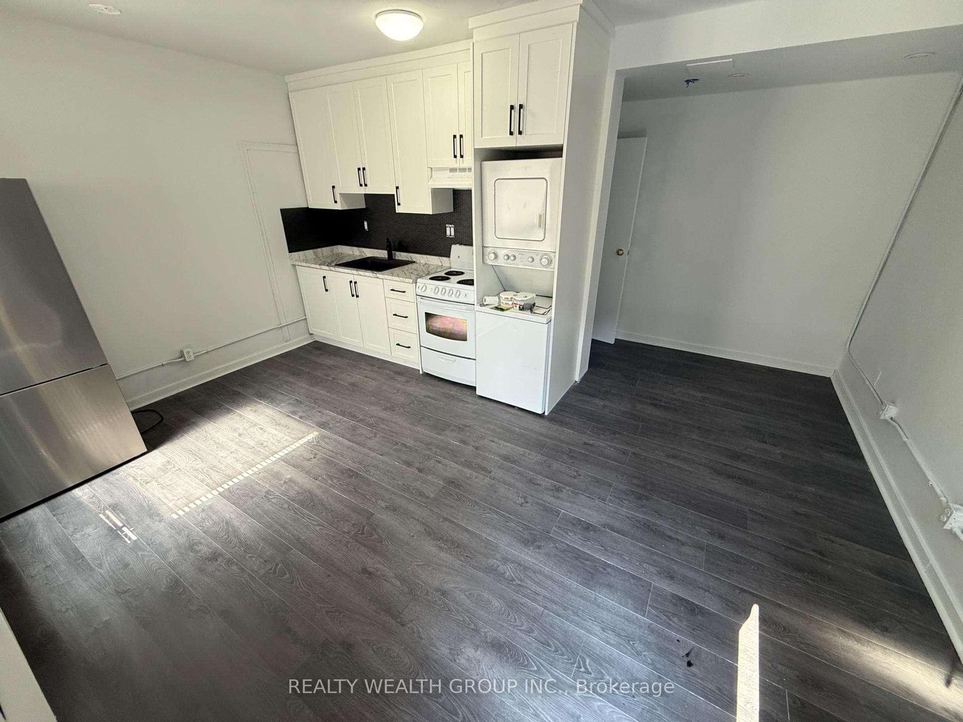 185 Eglinton Avenue Unit Unit E photo 6
