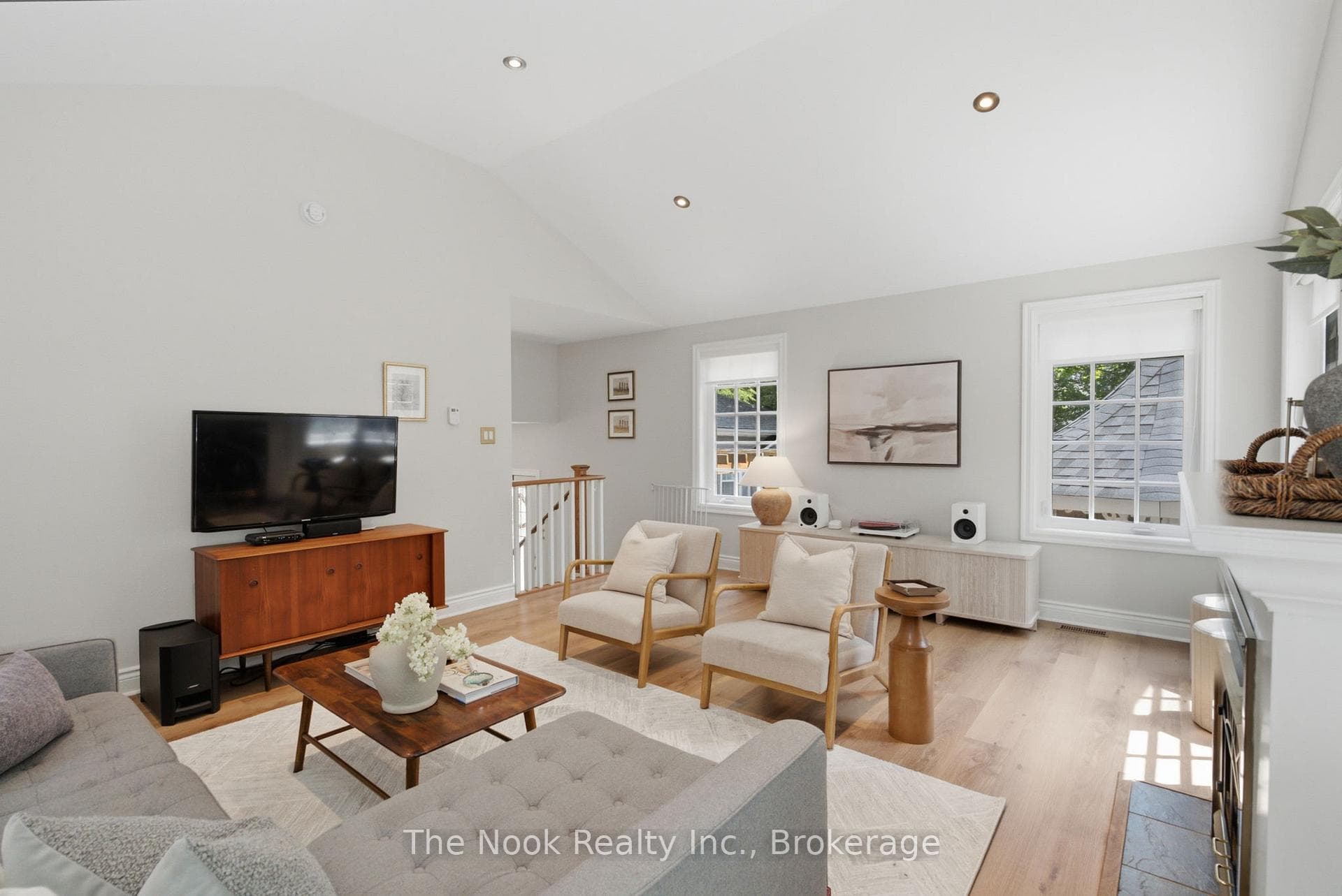 400 Byron Street photo 23