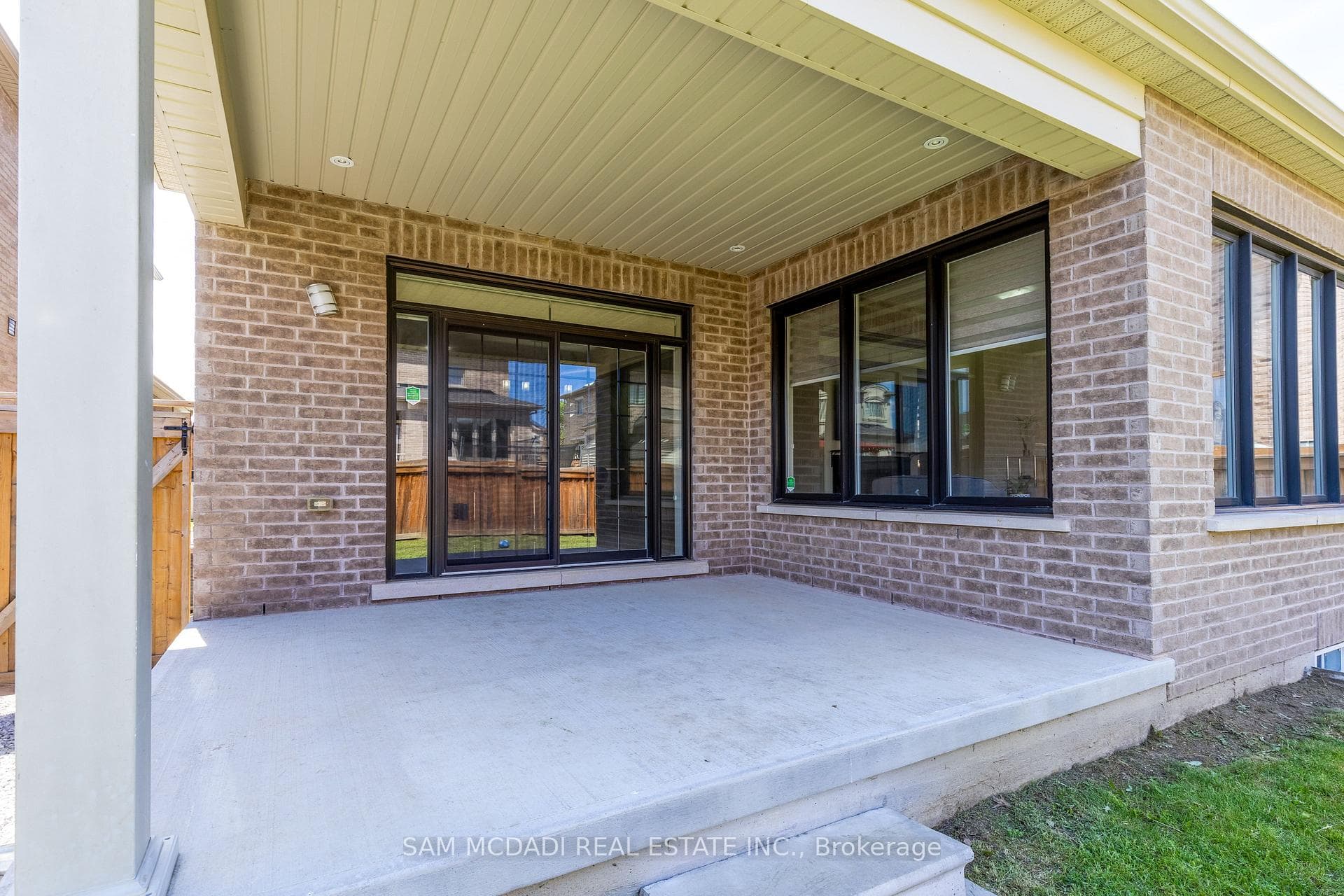17 Mugford Crescent photo 36