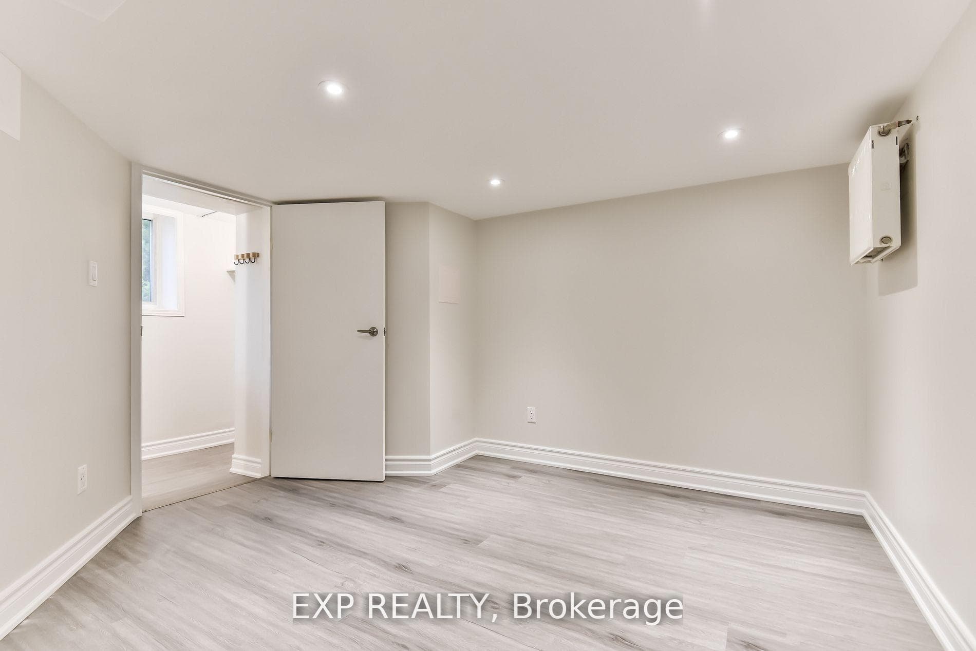 360 Roxton Road photo 24