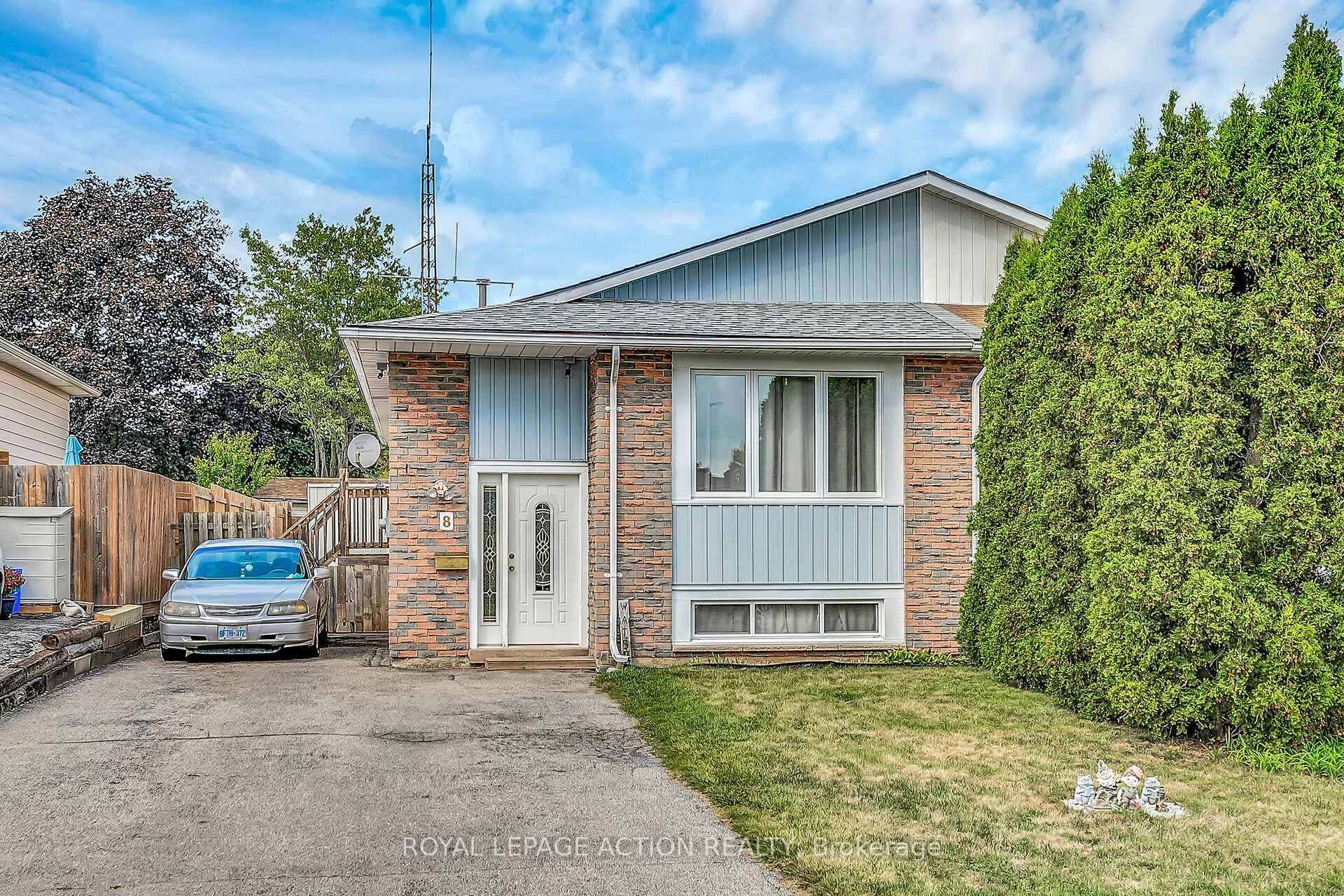 8 Maple Crescent photo 1