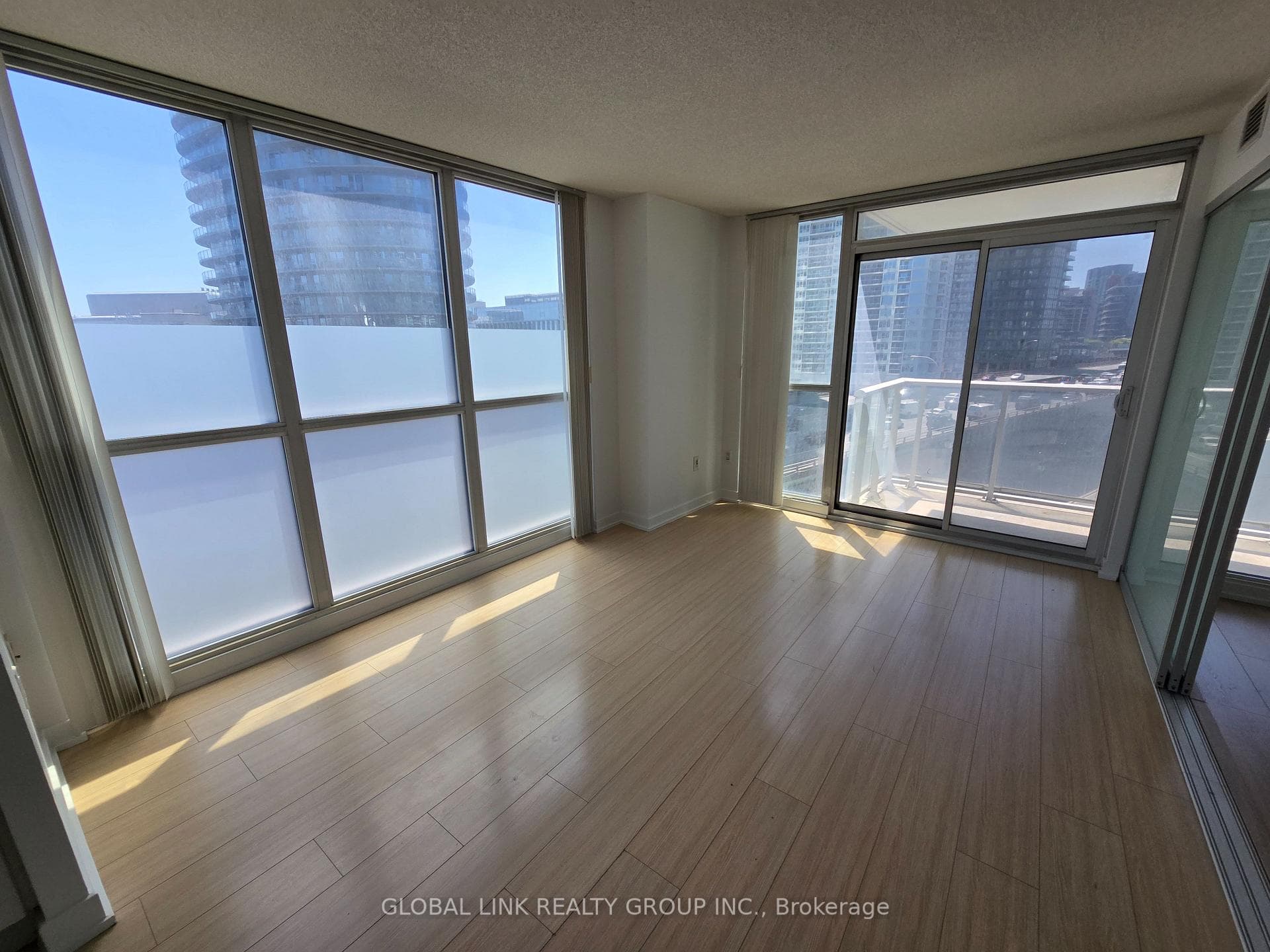 75 Queens Wharf Road Unit 808 photo 3