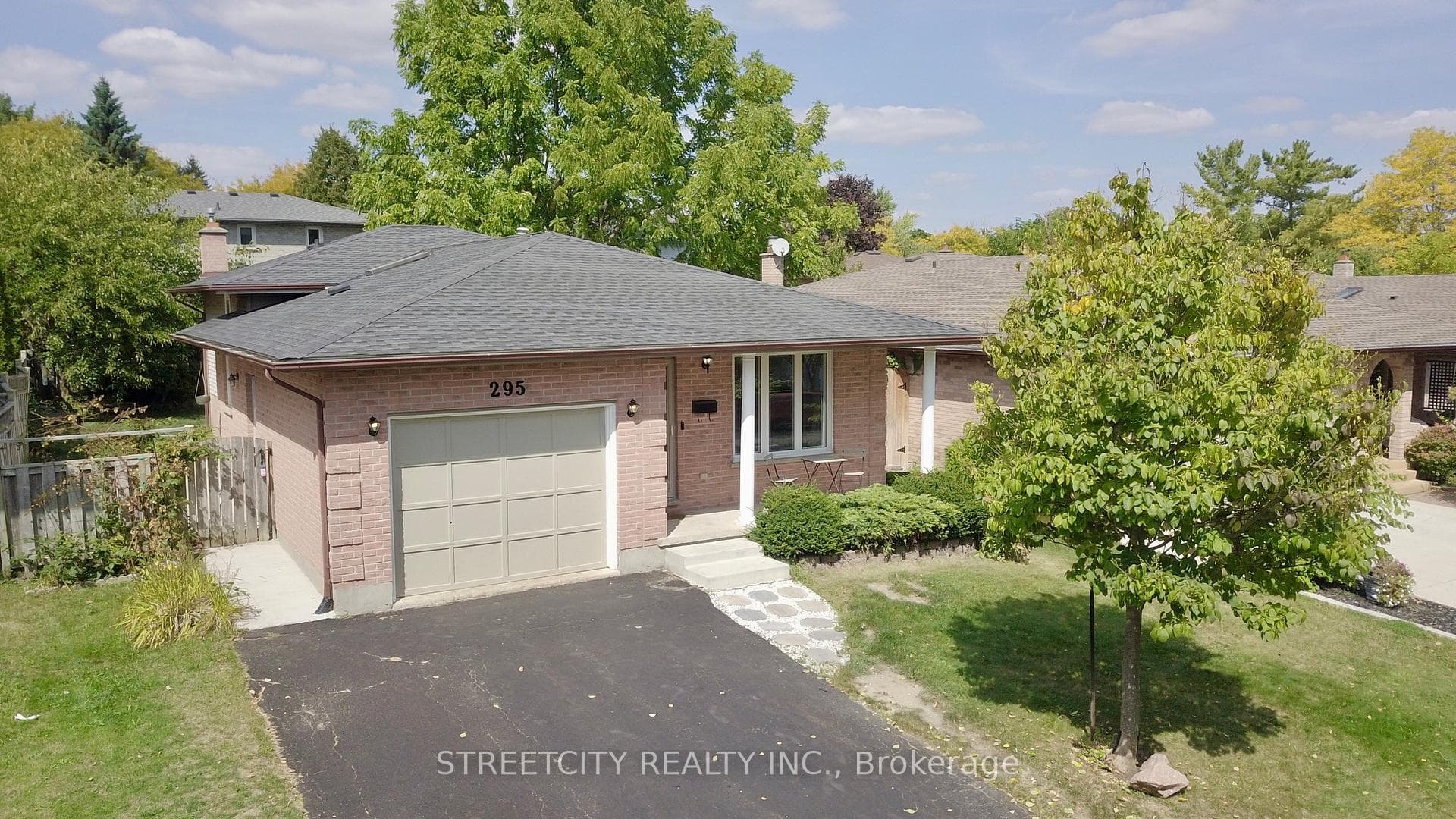 295 Walmer Grove photo 3