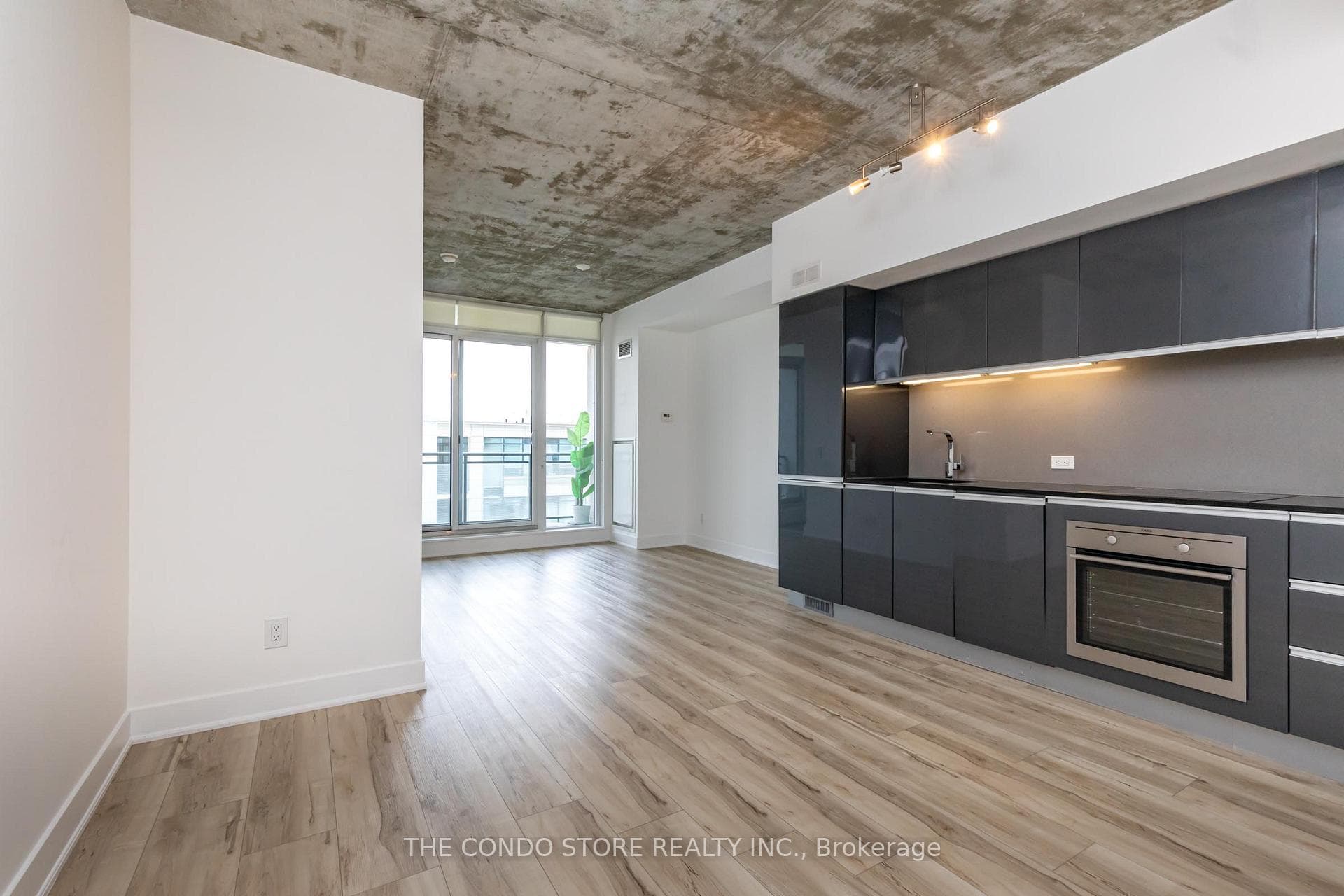 20 Minowan Miikan Lane Unit 724 photo 2
