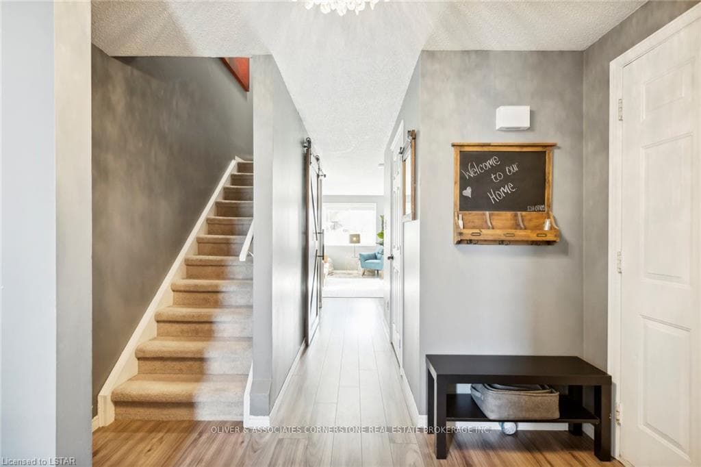 27 OAK Avenue photo 10
