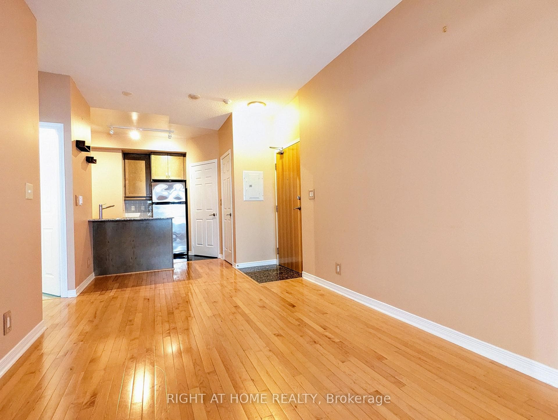 736 Spadina Avenue Unit 416 photo 8