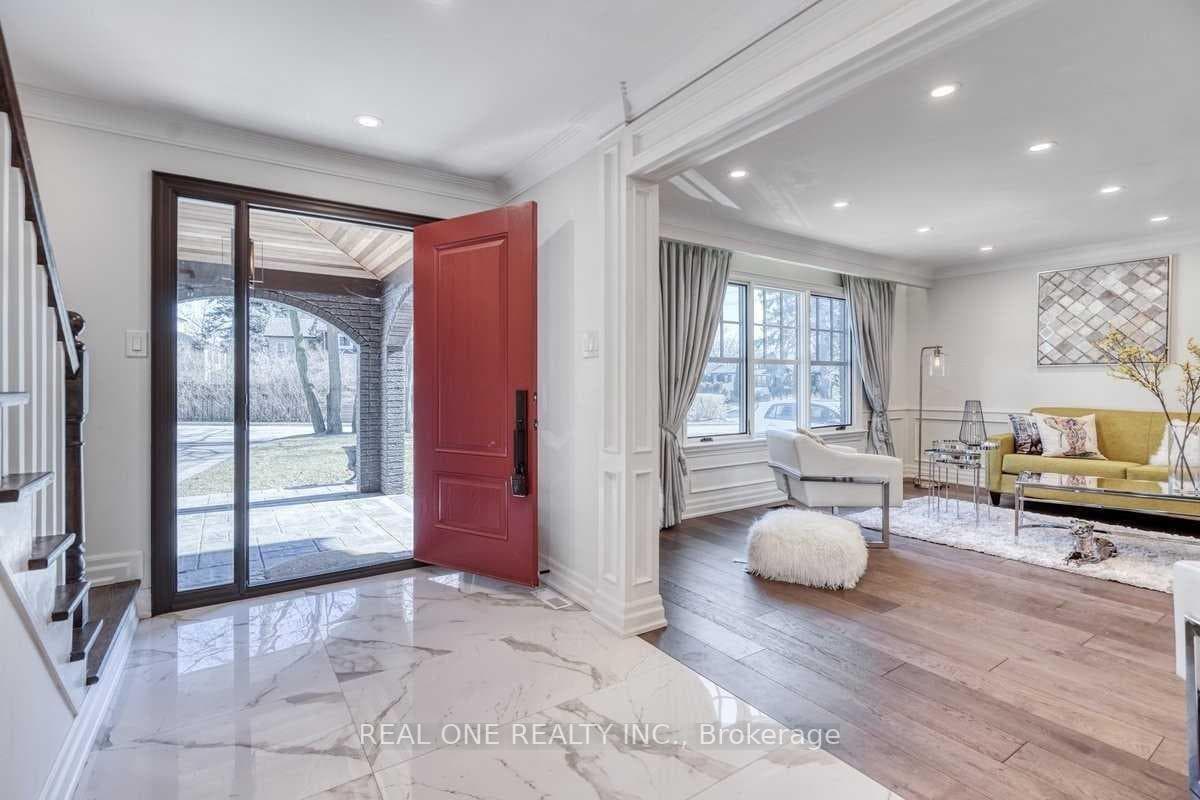 271 Lawson Street photo 2