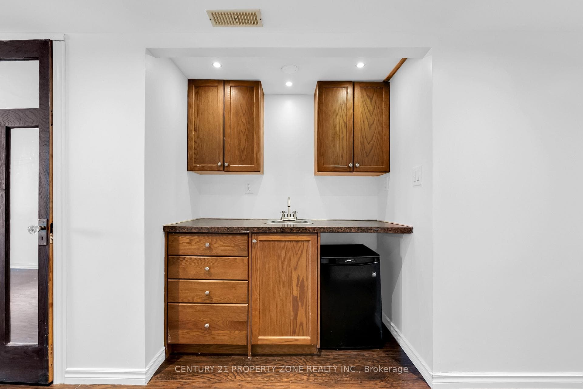75 Benjamin Crescent photo 35