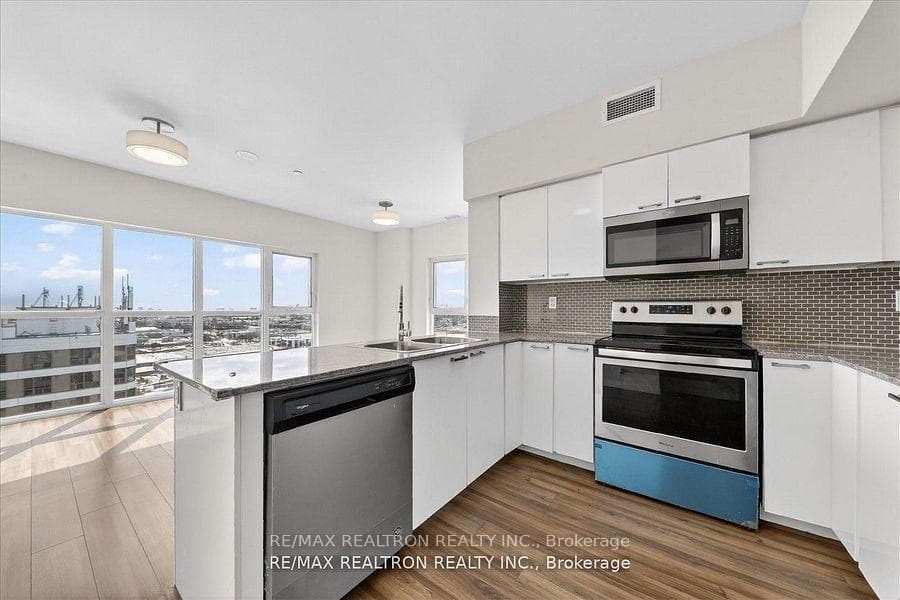 2152 Lawrence Avenue Unit PH08 photo 34