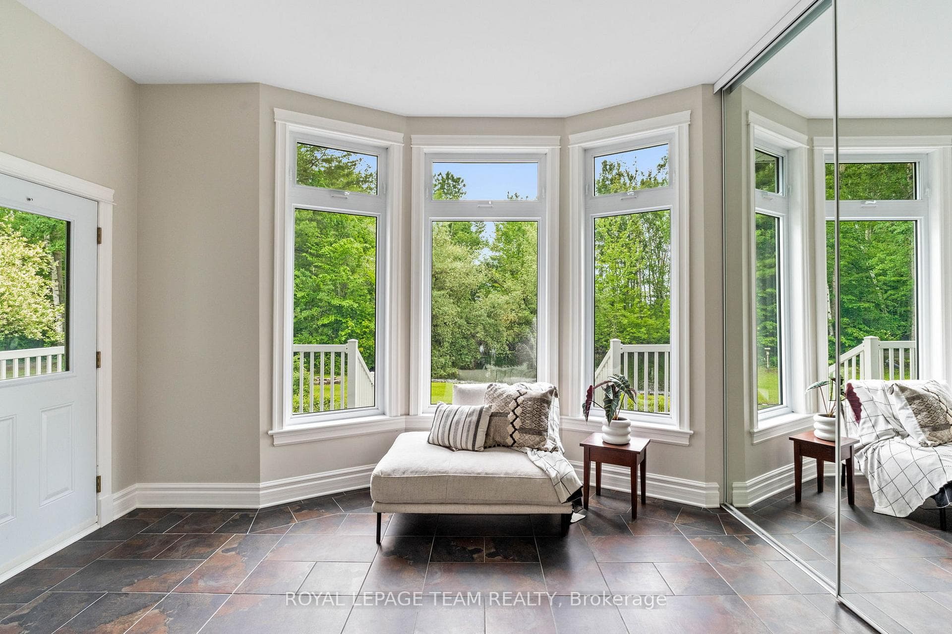1526 Carsonby Road photo 4