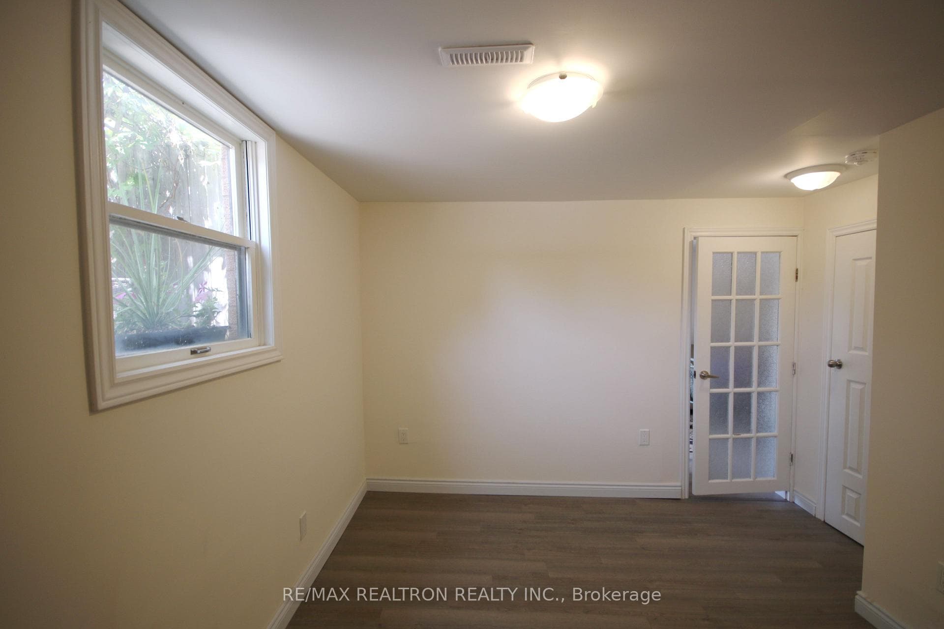 24 Hialeah Crescent Unit Bsmt photo 10