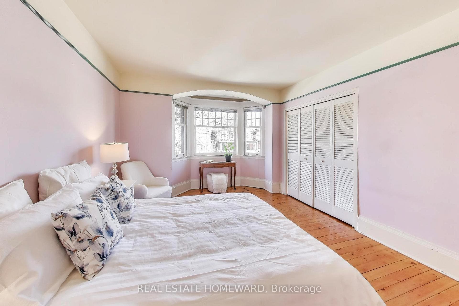 49 Hogarth Avenue photo 18