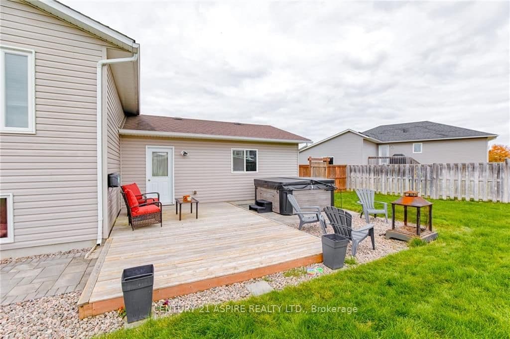 44 GREENVALE Crescent photo 28
