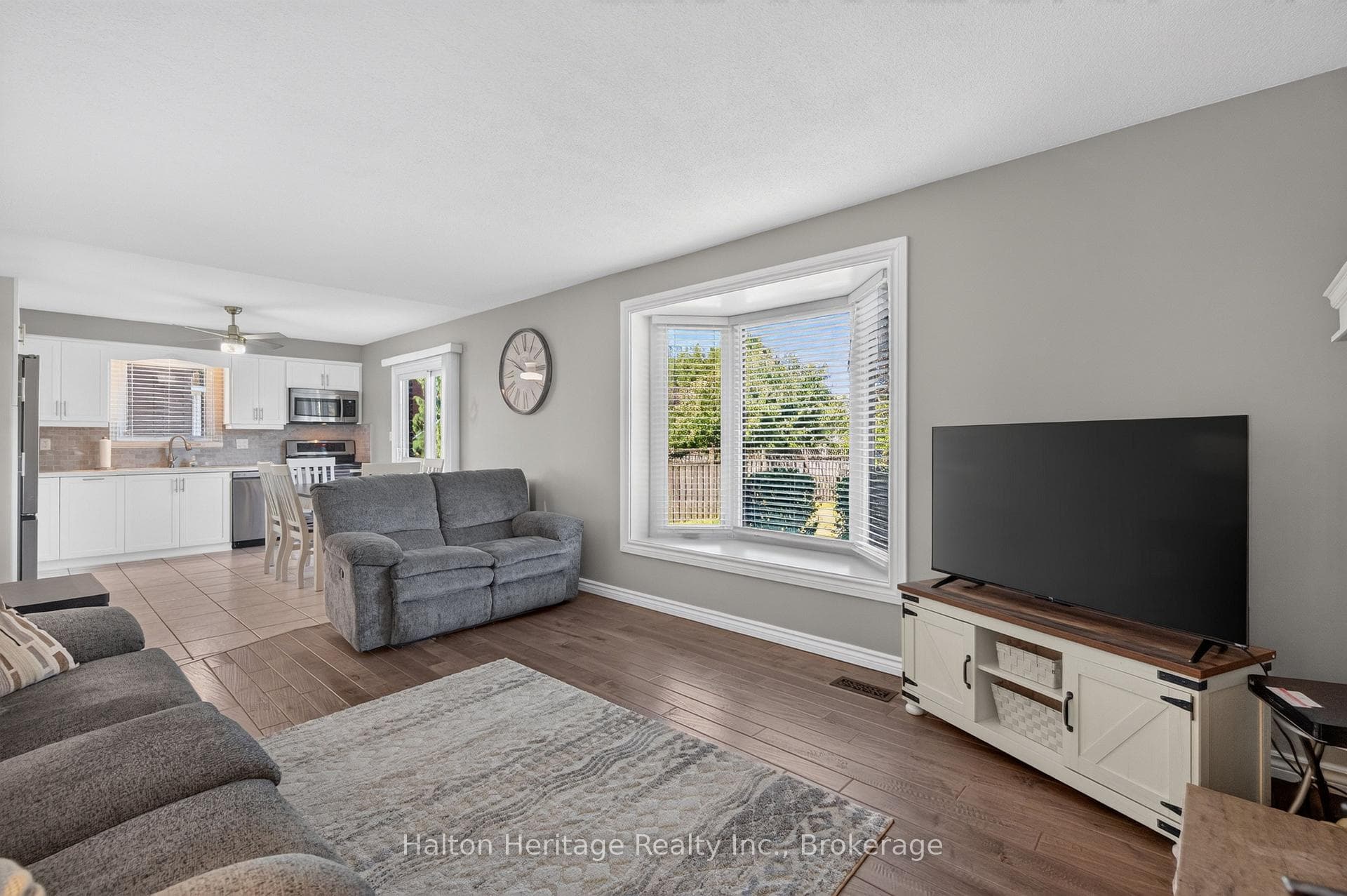 400 Eaglewood Drive photo 9