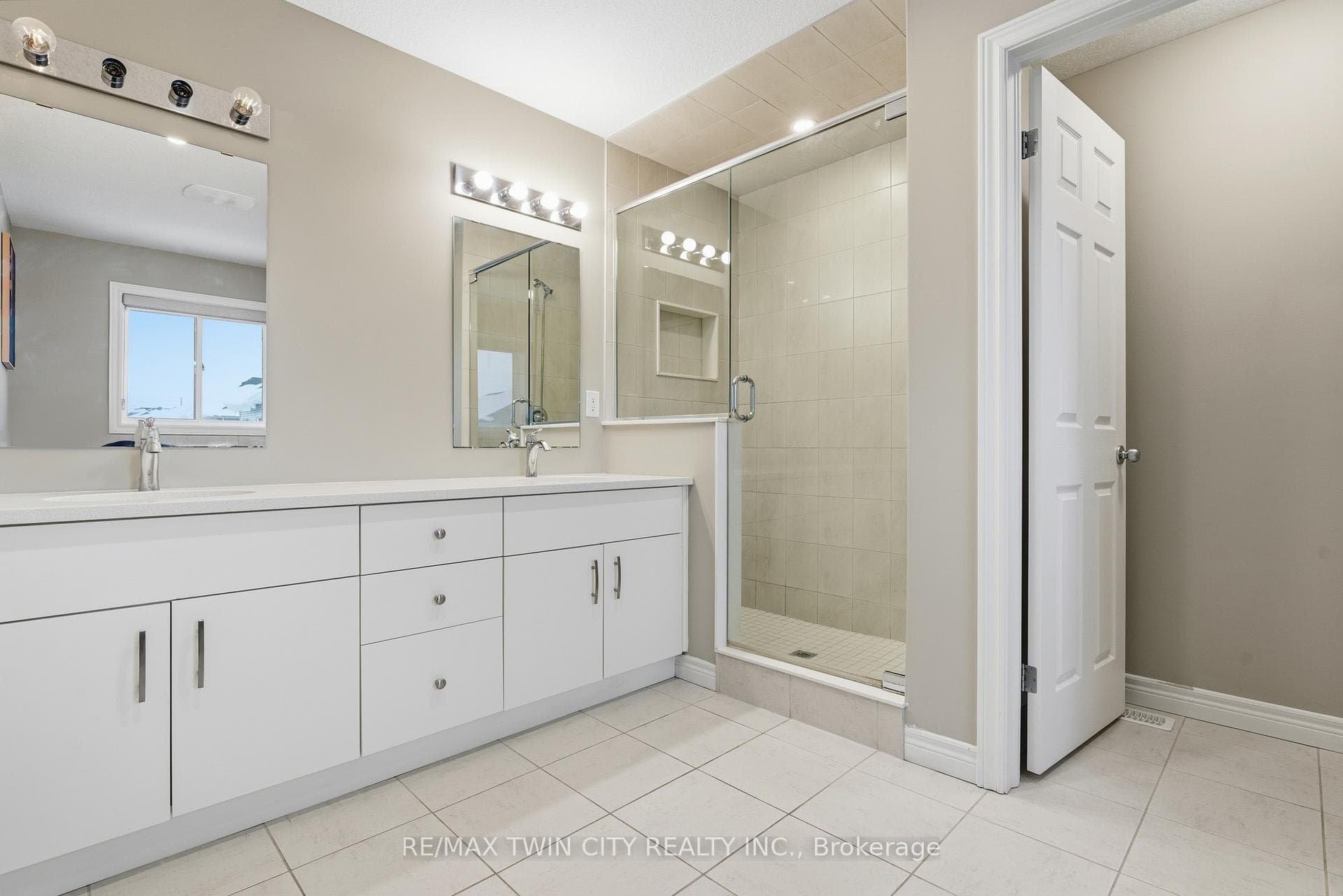126 Tartan Avenue photo 24