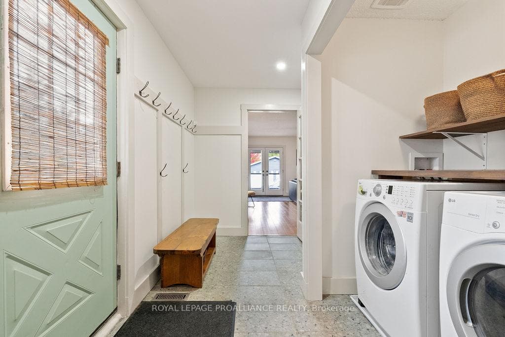 92 St. Lawrence Street photo 23