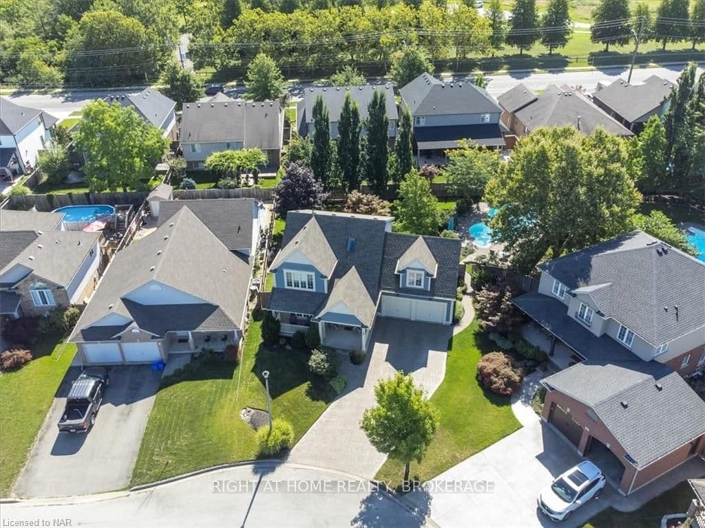56 MCCAFFERY Crescent photo 3