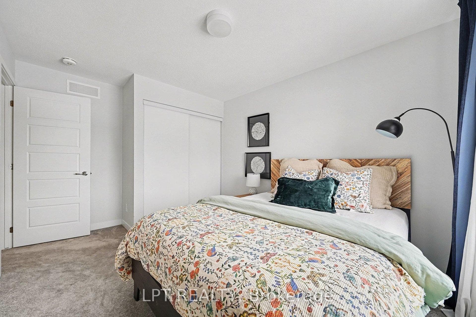 2485 Watercolours Way photo 22