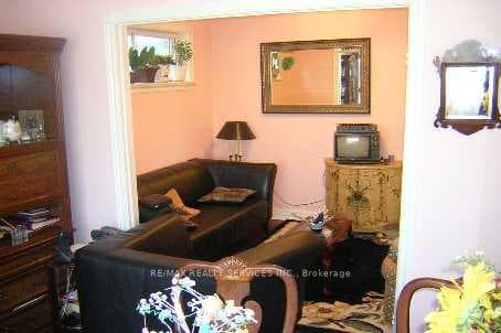 3521 St Clair Avenue photo 10