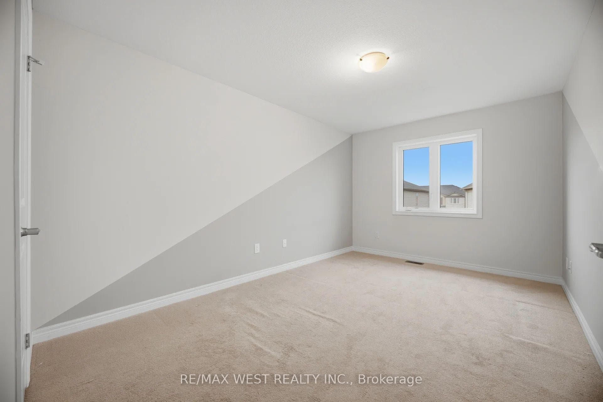 137 Echovalley Drive photo 29