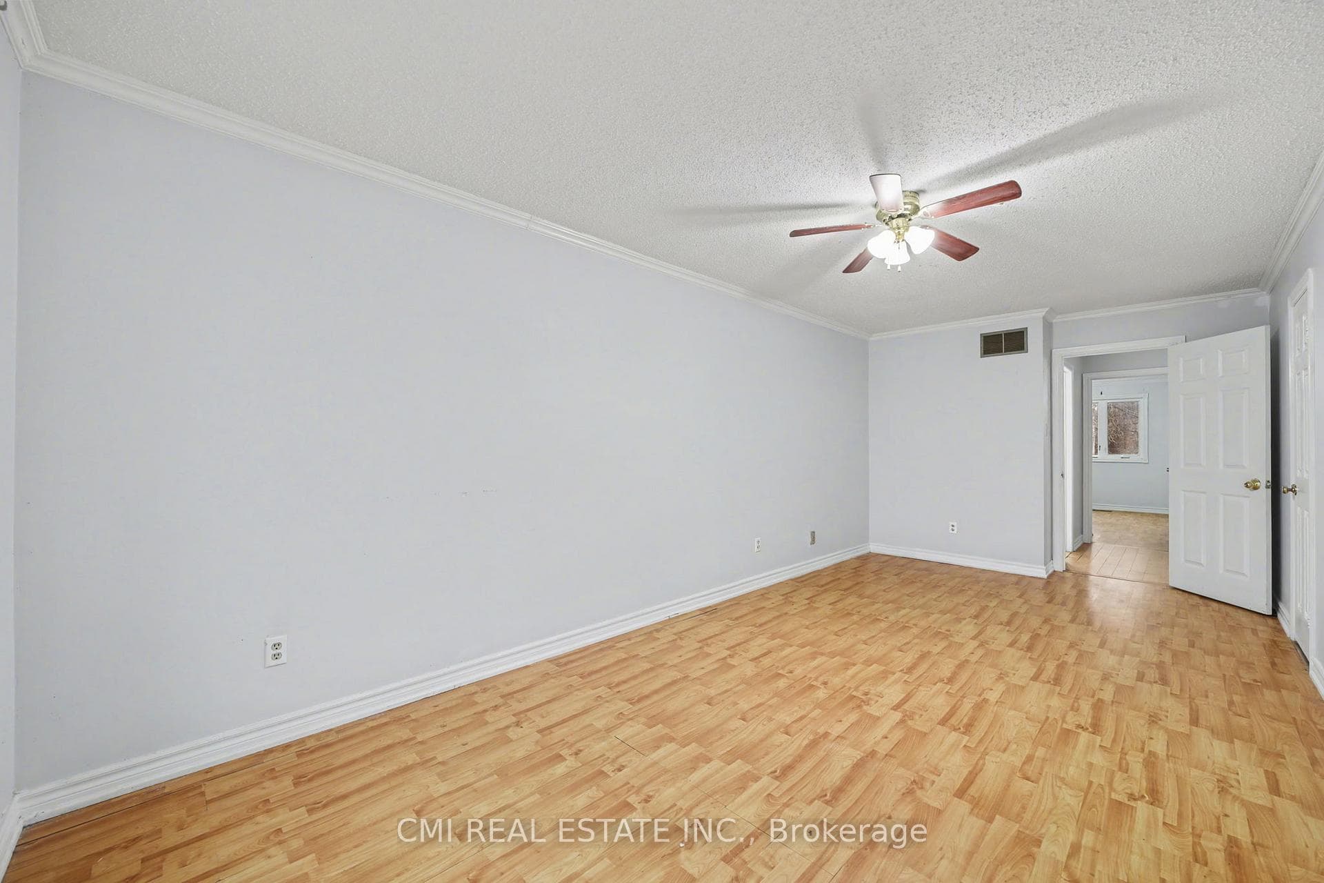 993 Lucerne Crescent photo 20