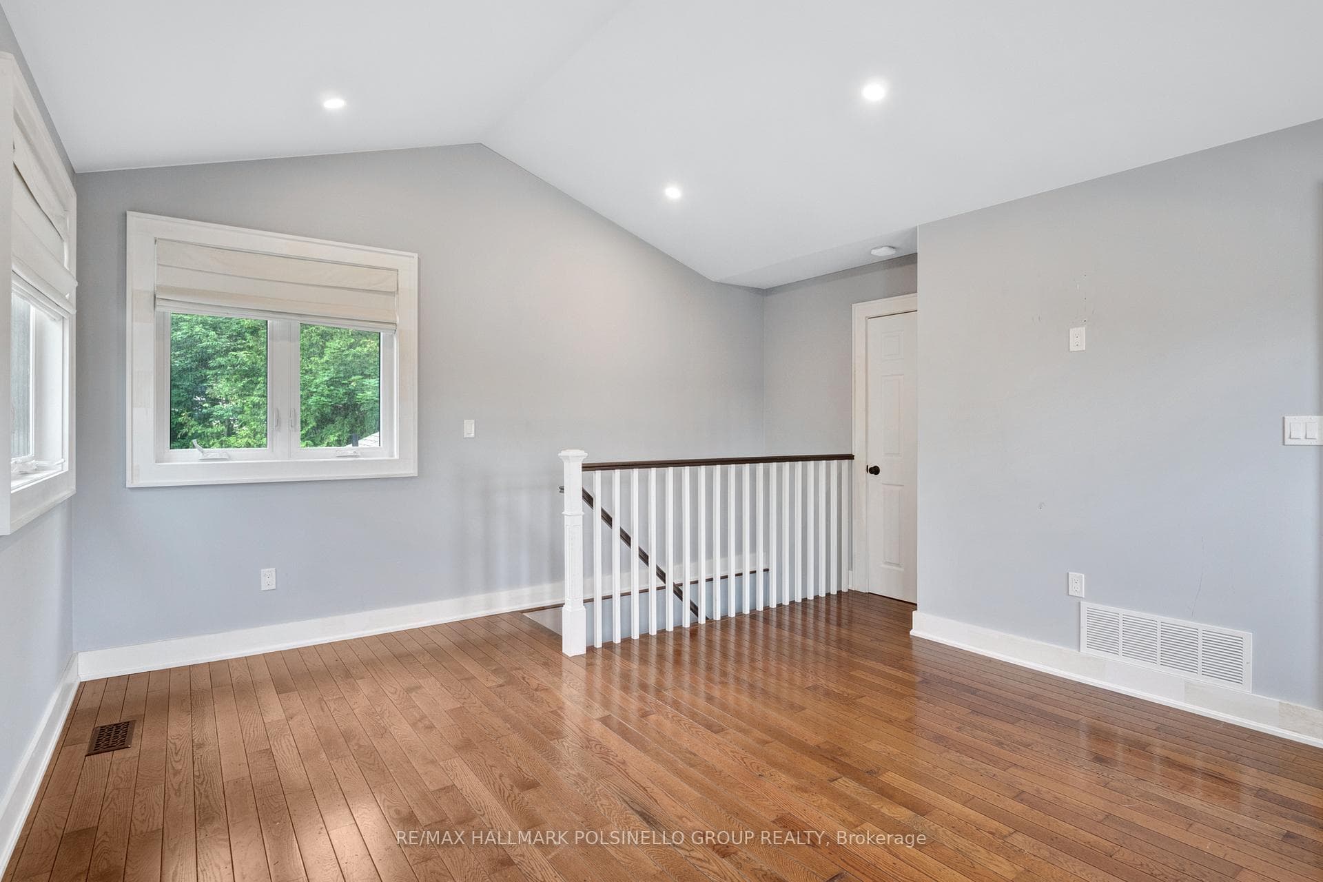 19075 Centre Street photo 23
