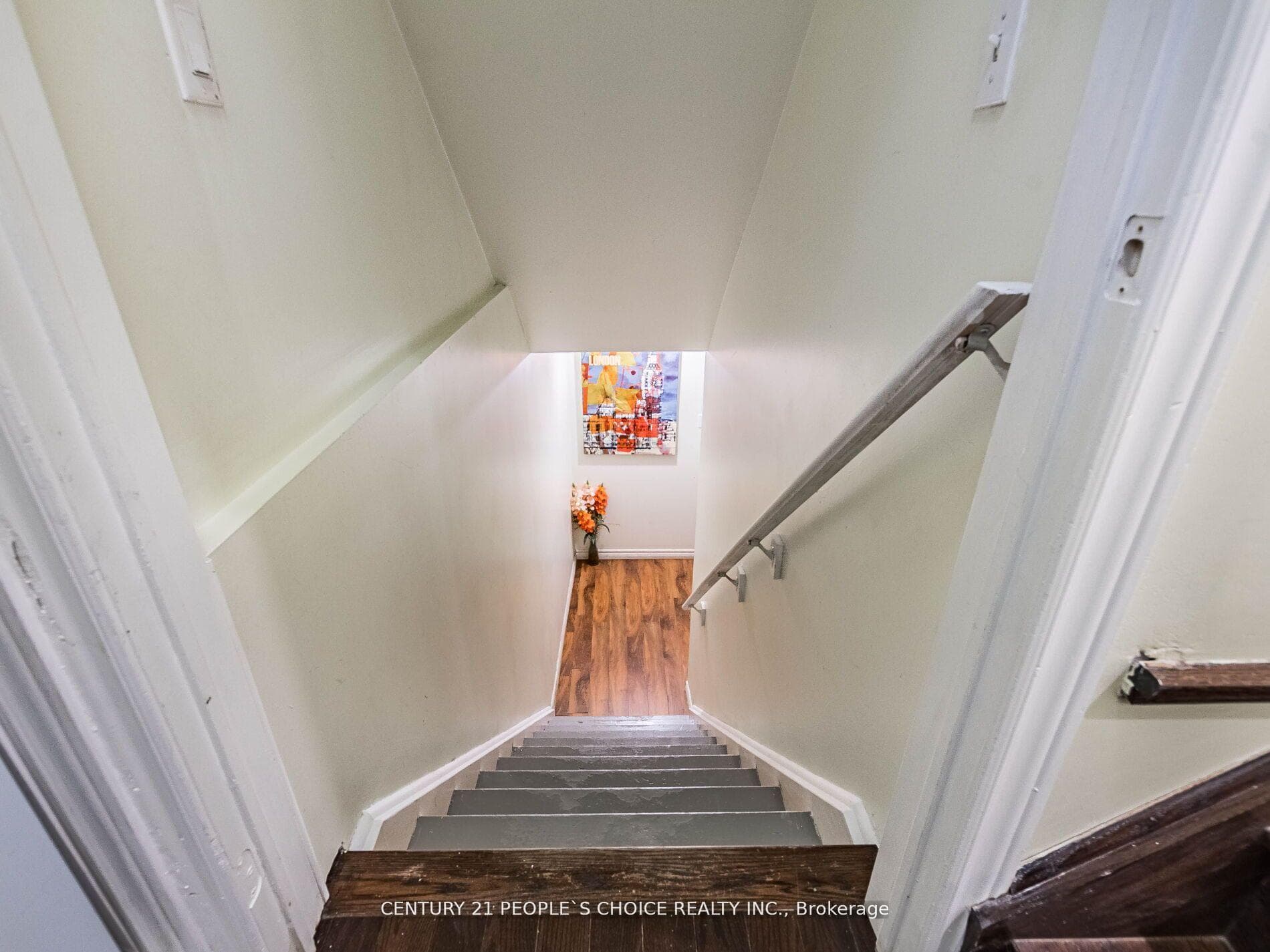 5 Versailles Crescent photo 29