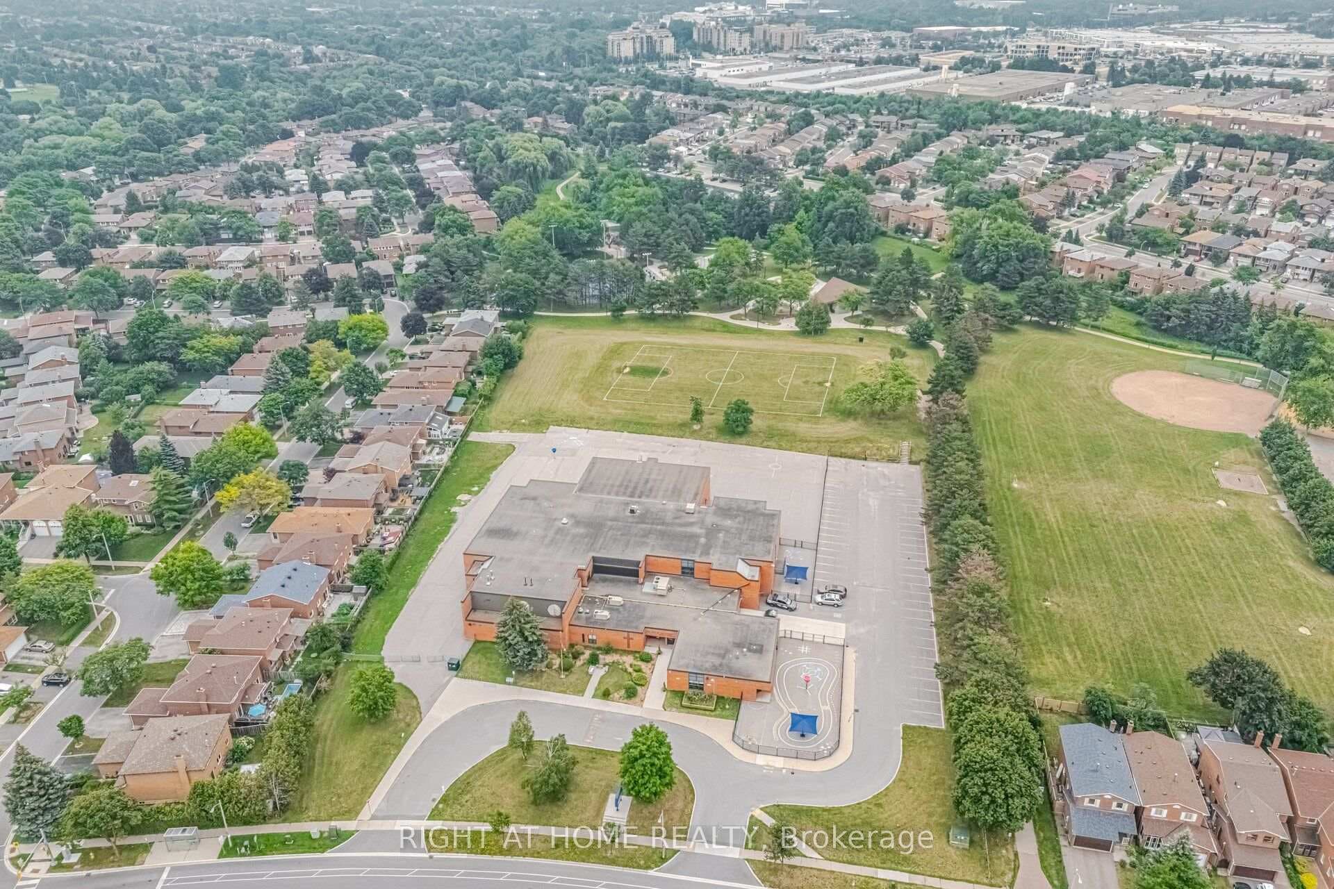 121 Bob O'link Avenue photo 40