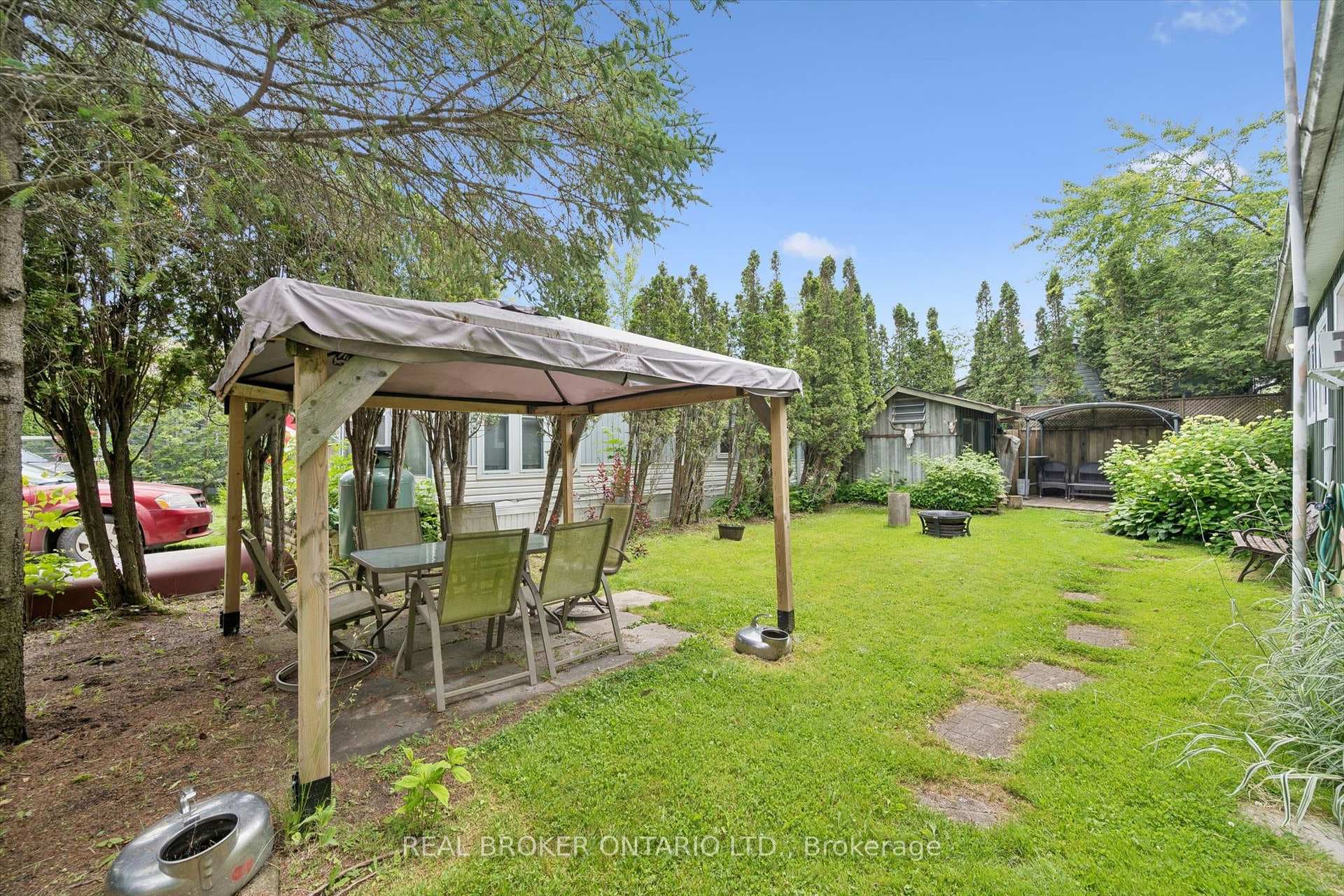 127 Cedar Crescent photo 22