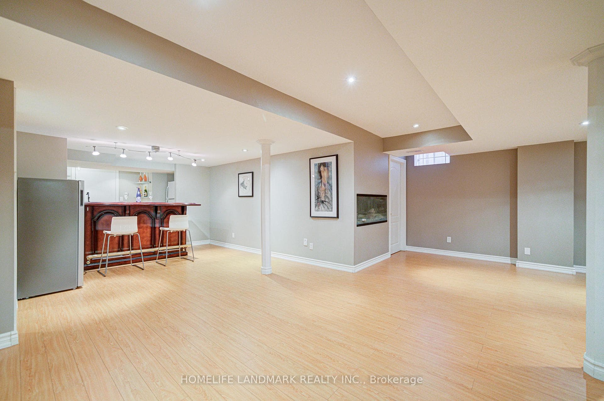 1388 Pinery Crescent photo 48