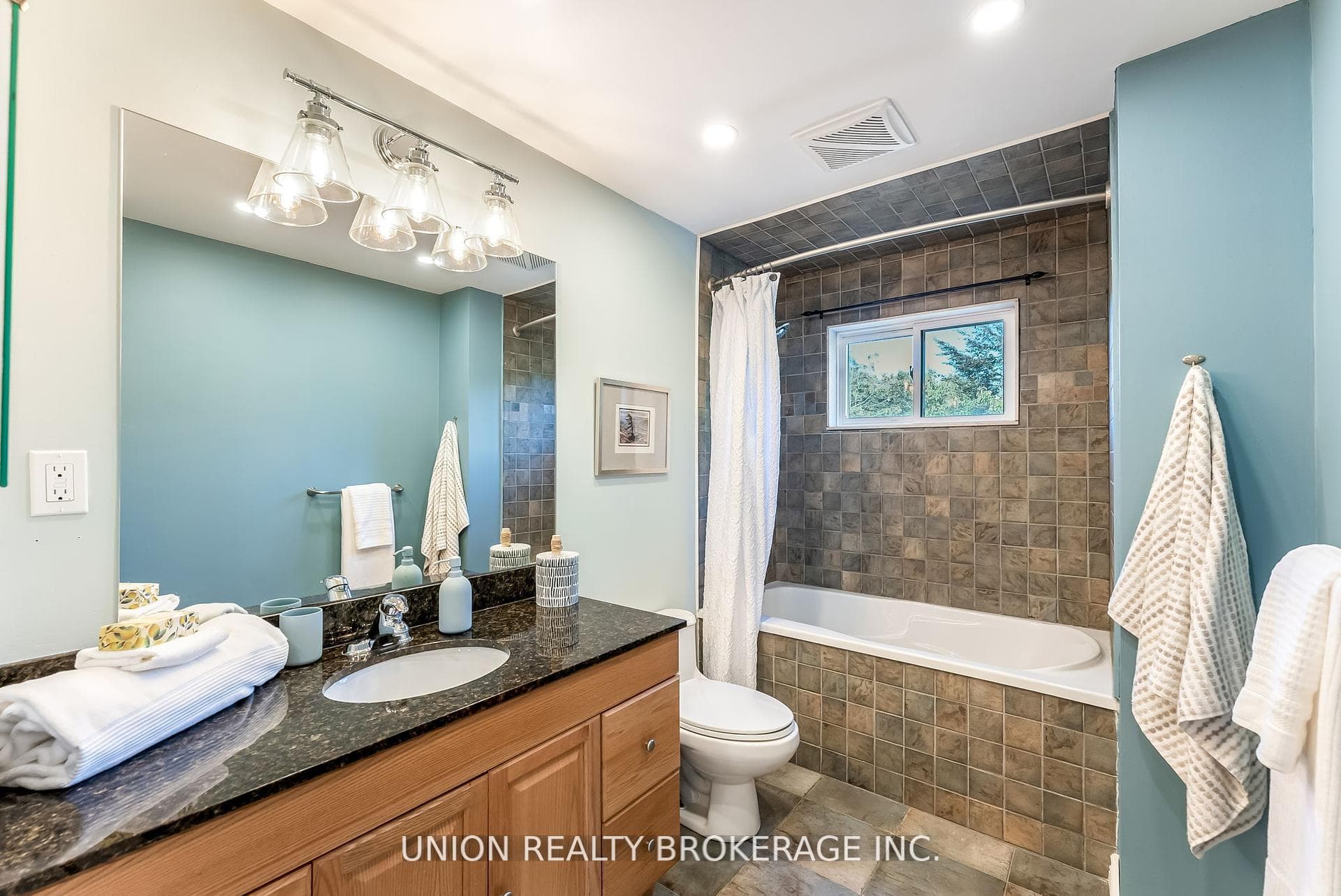 32 Bledlow Manor Drive photo 26
