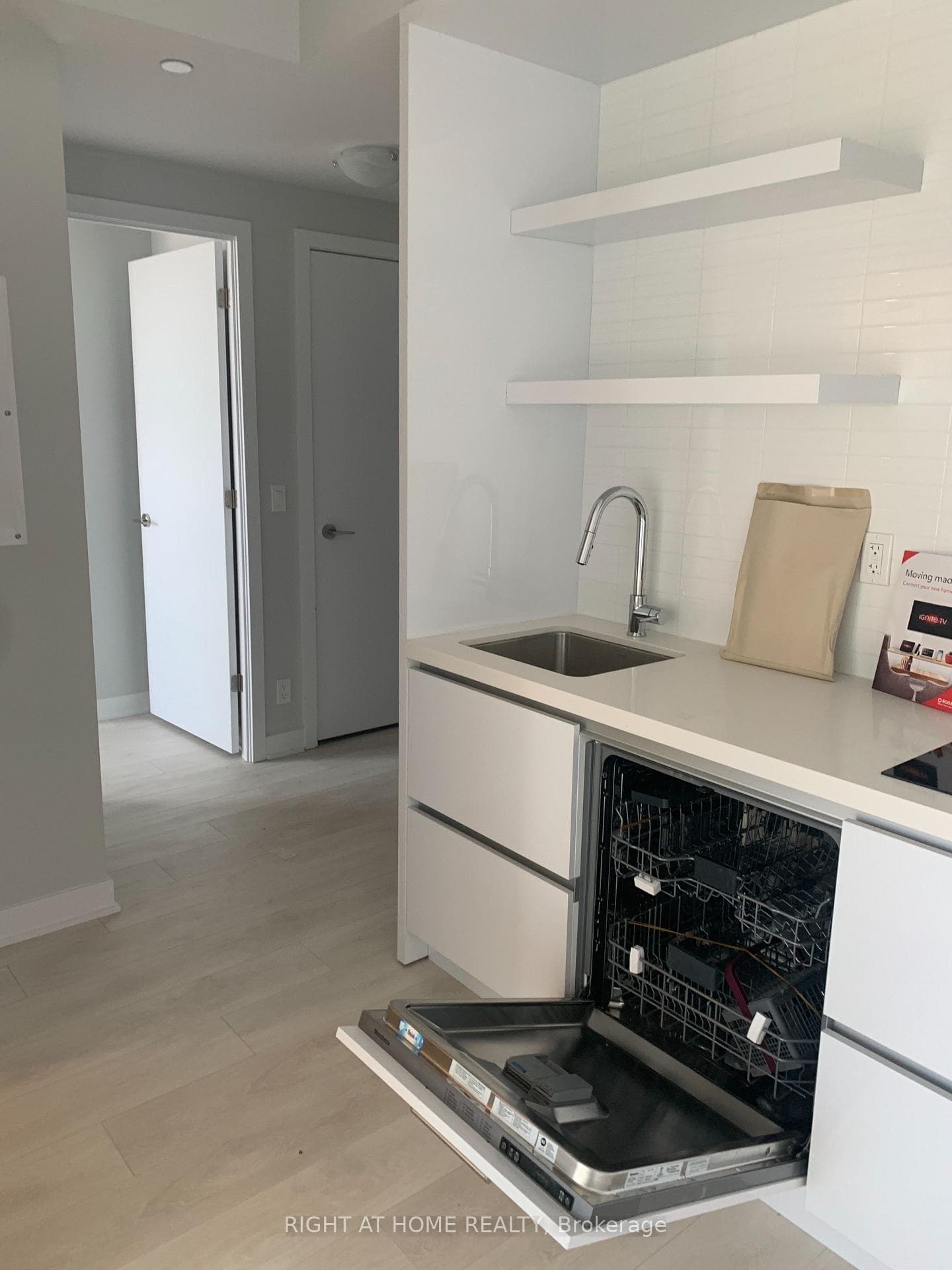 2221 Yonge Street Unit 4007 photo 4