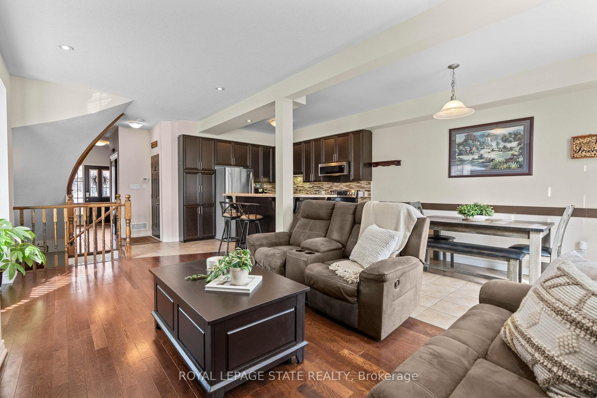 27 Marina Point Crescent photo 13