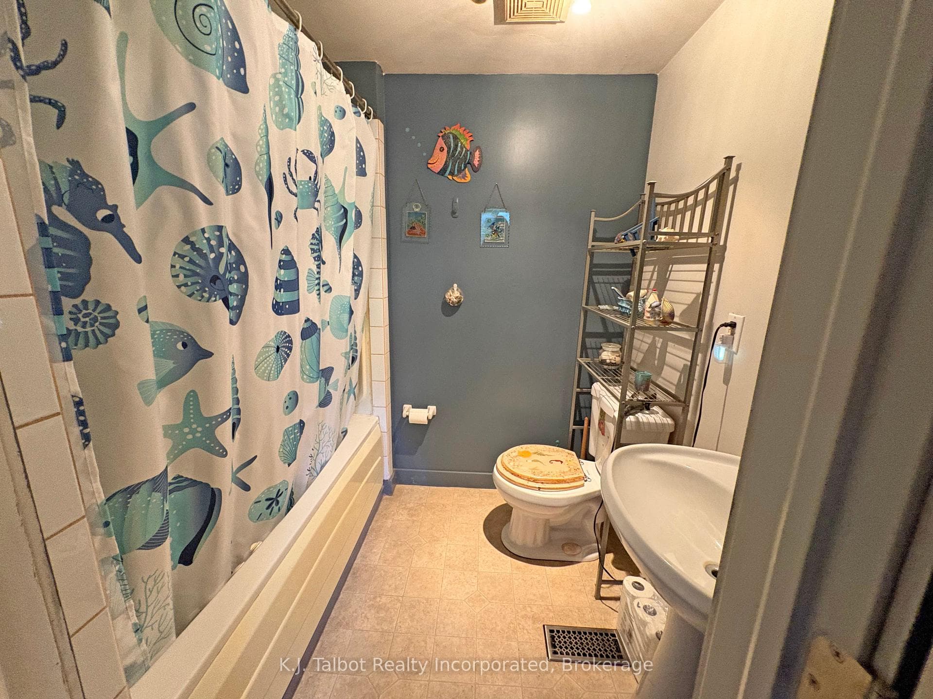 82044 Bluewater Highway photo 11