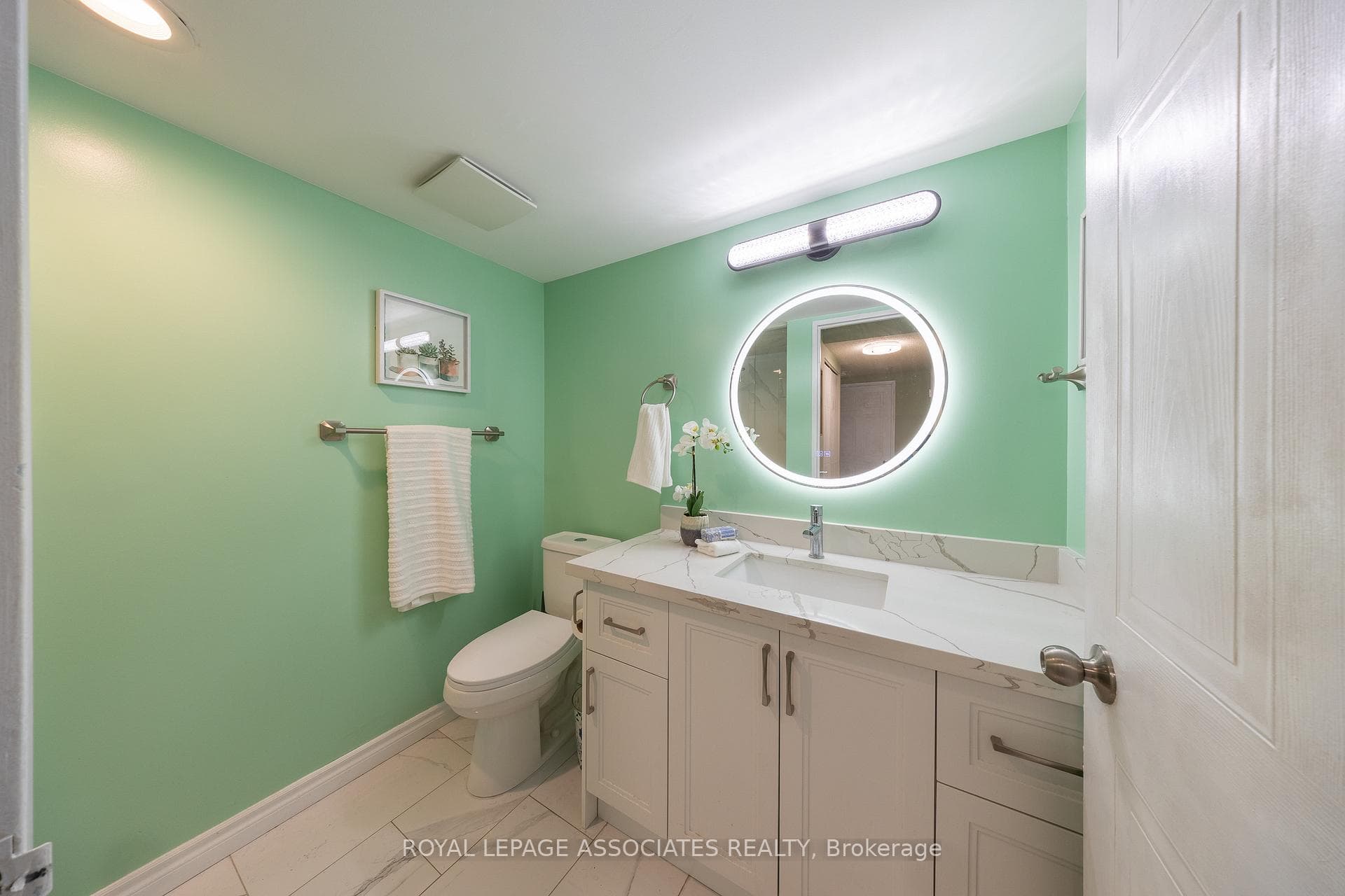 410 Mclevin Avenue Unit 1608 photo 26