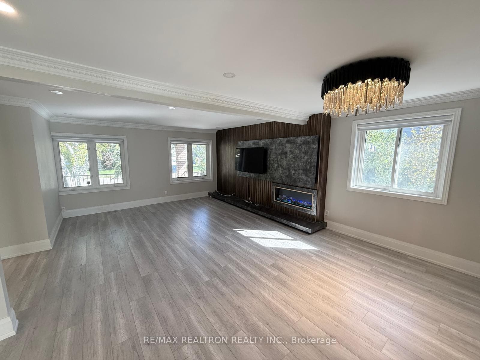 218 Baker Avenue photo 7