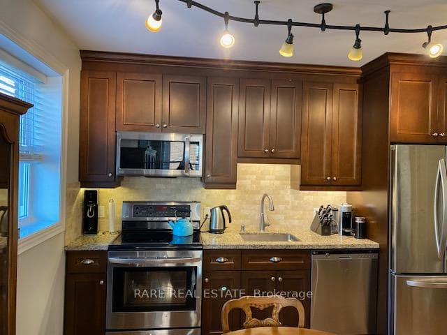 541 Kingston Road Unit B photo 5