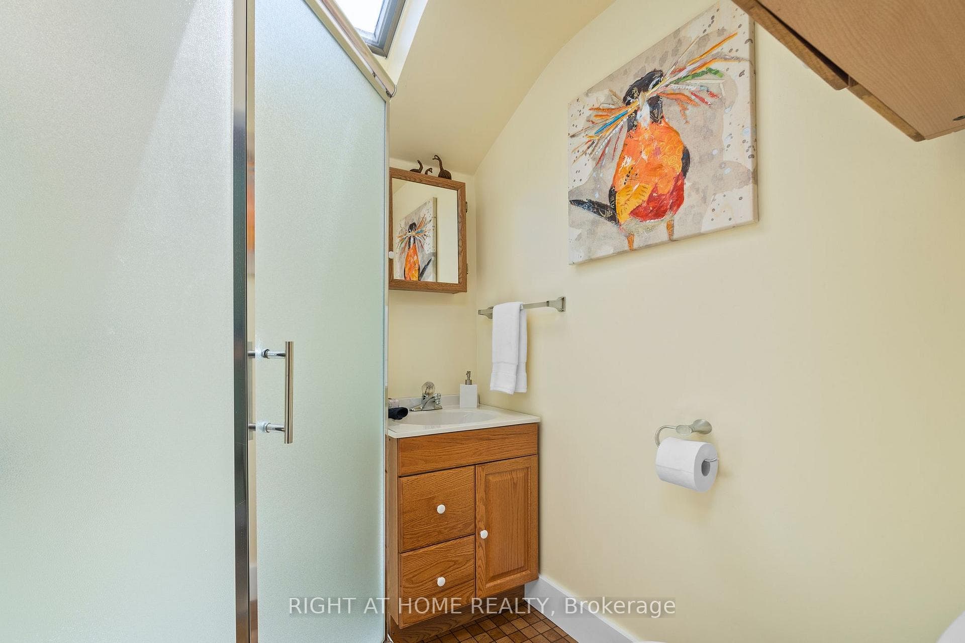 Bright 3pc Bathroom