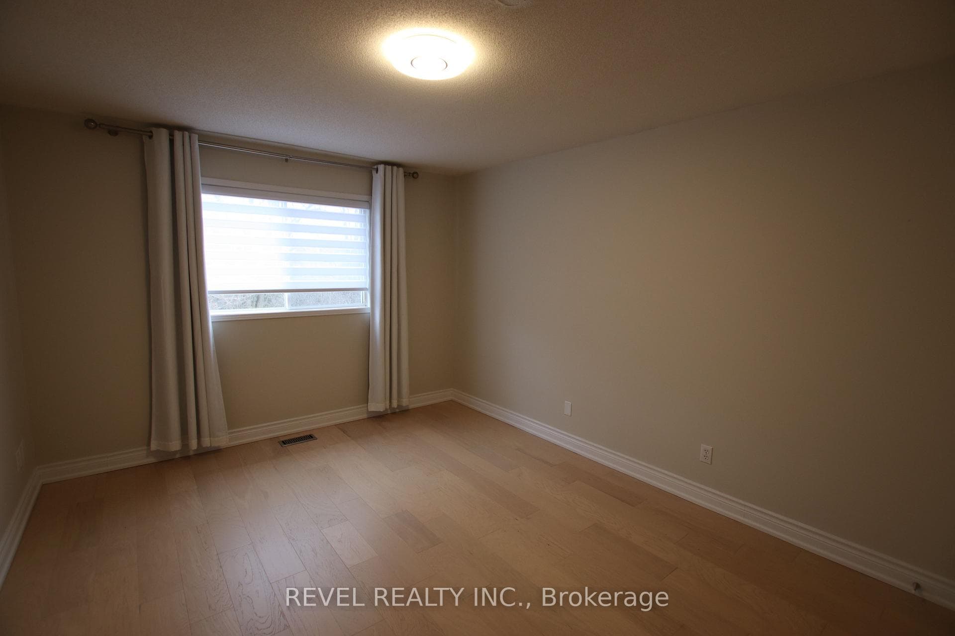 133 Rouge Forest Crescent Unit Upper photo 18