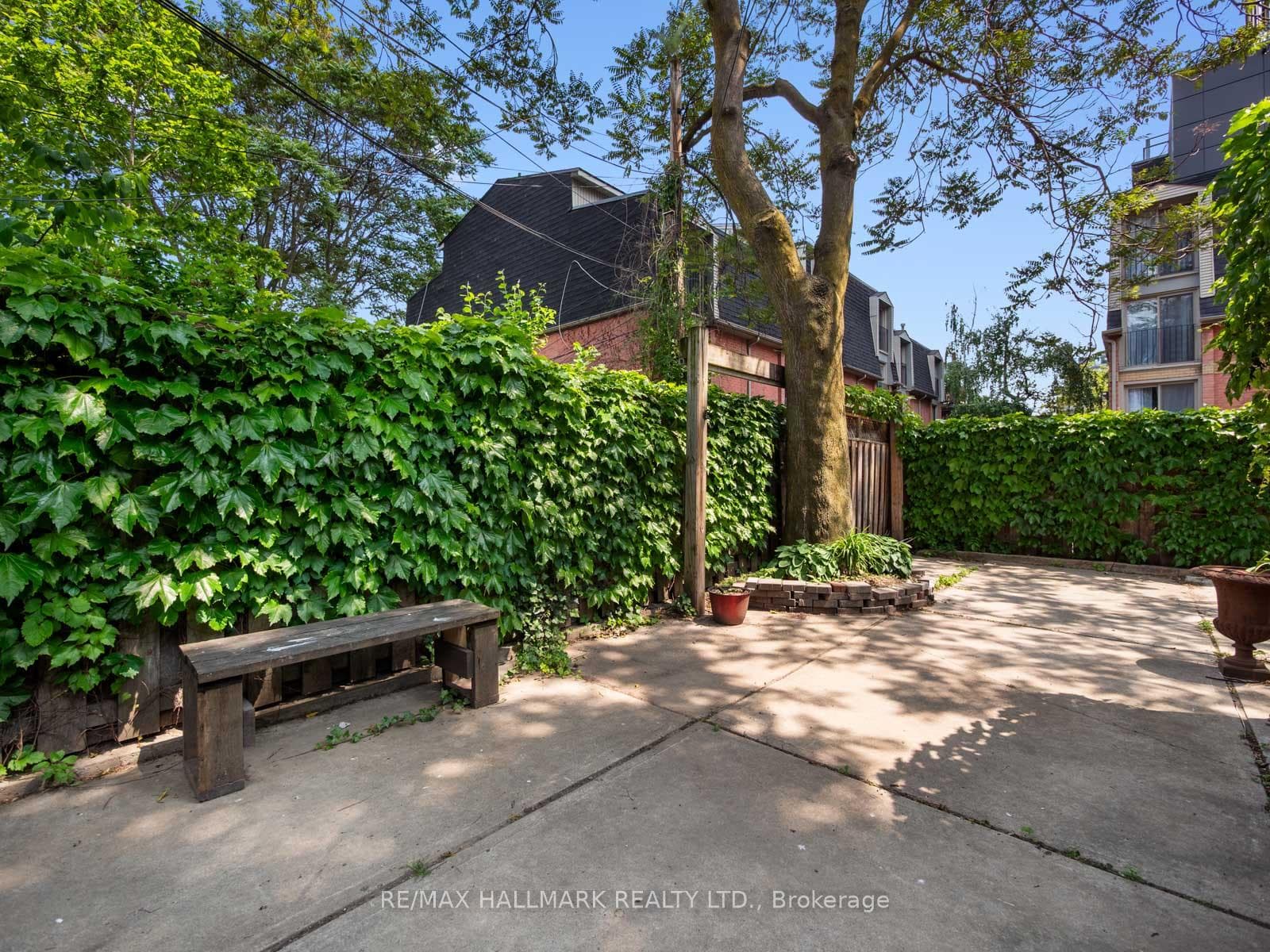 137 Gerrard Street photo 50